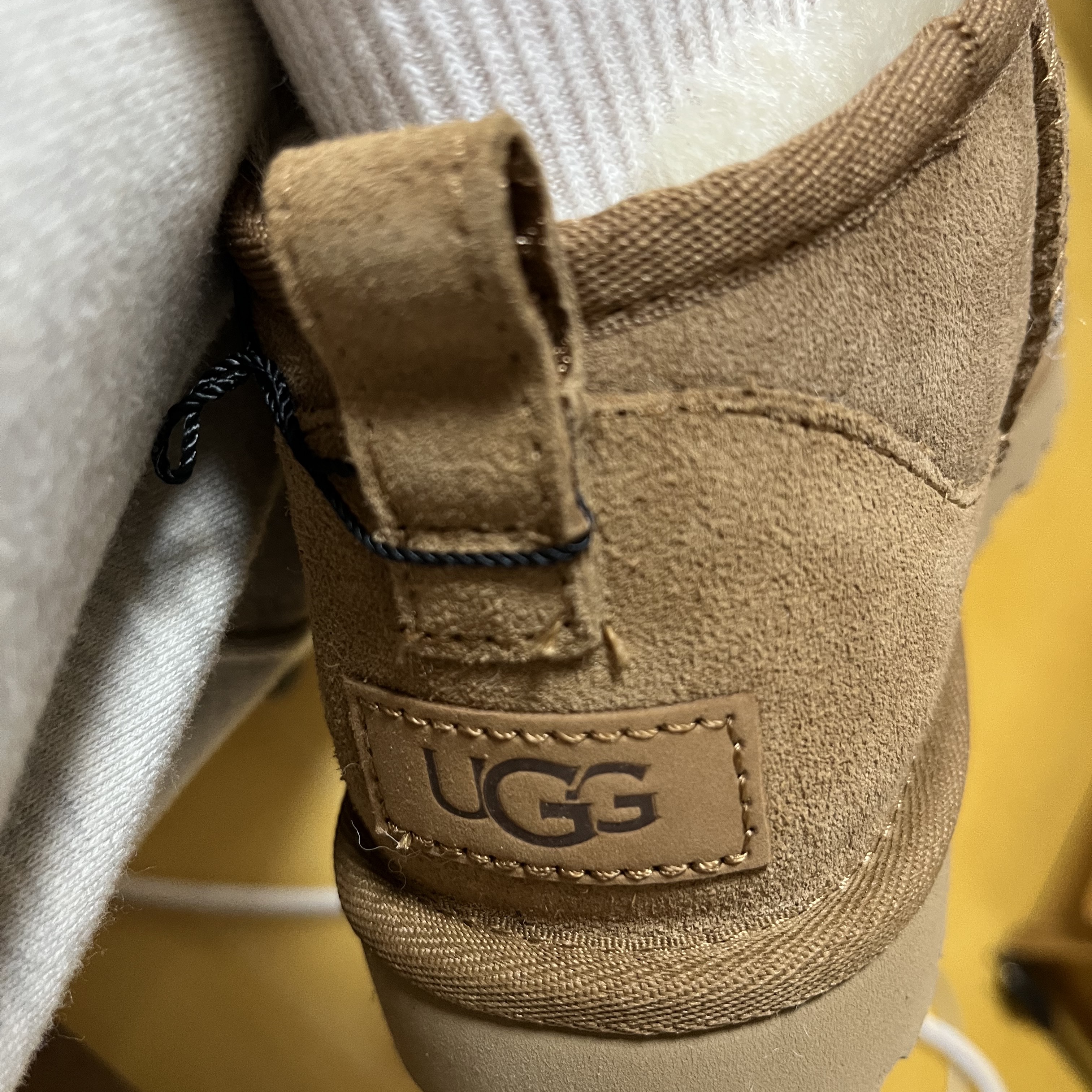 (W) UGG Classic Ultra Mini Boots Chestnut 착용 스타일 - 1
