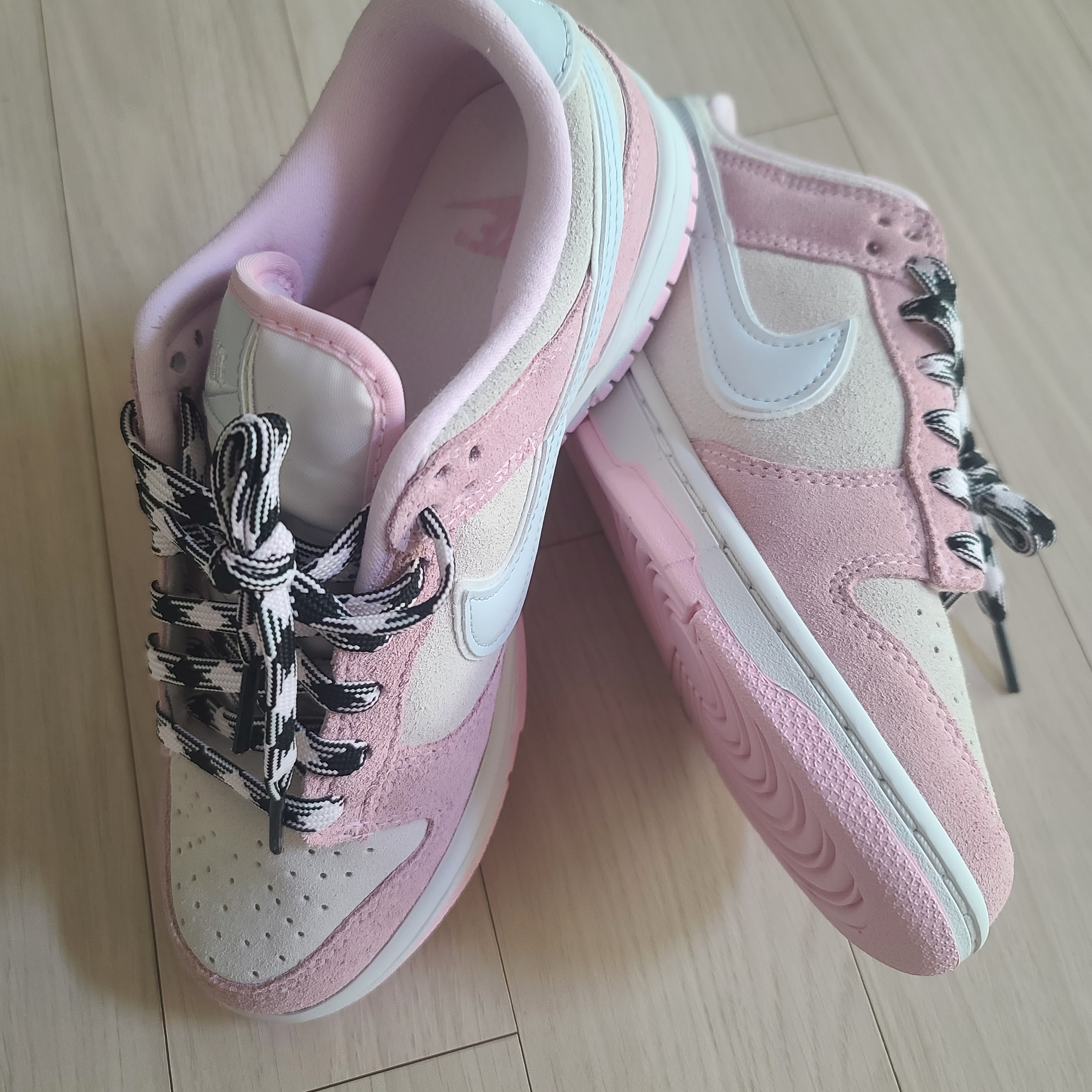 (W) Nike Dunk Low LX Pink Foam 착용 스타일