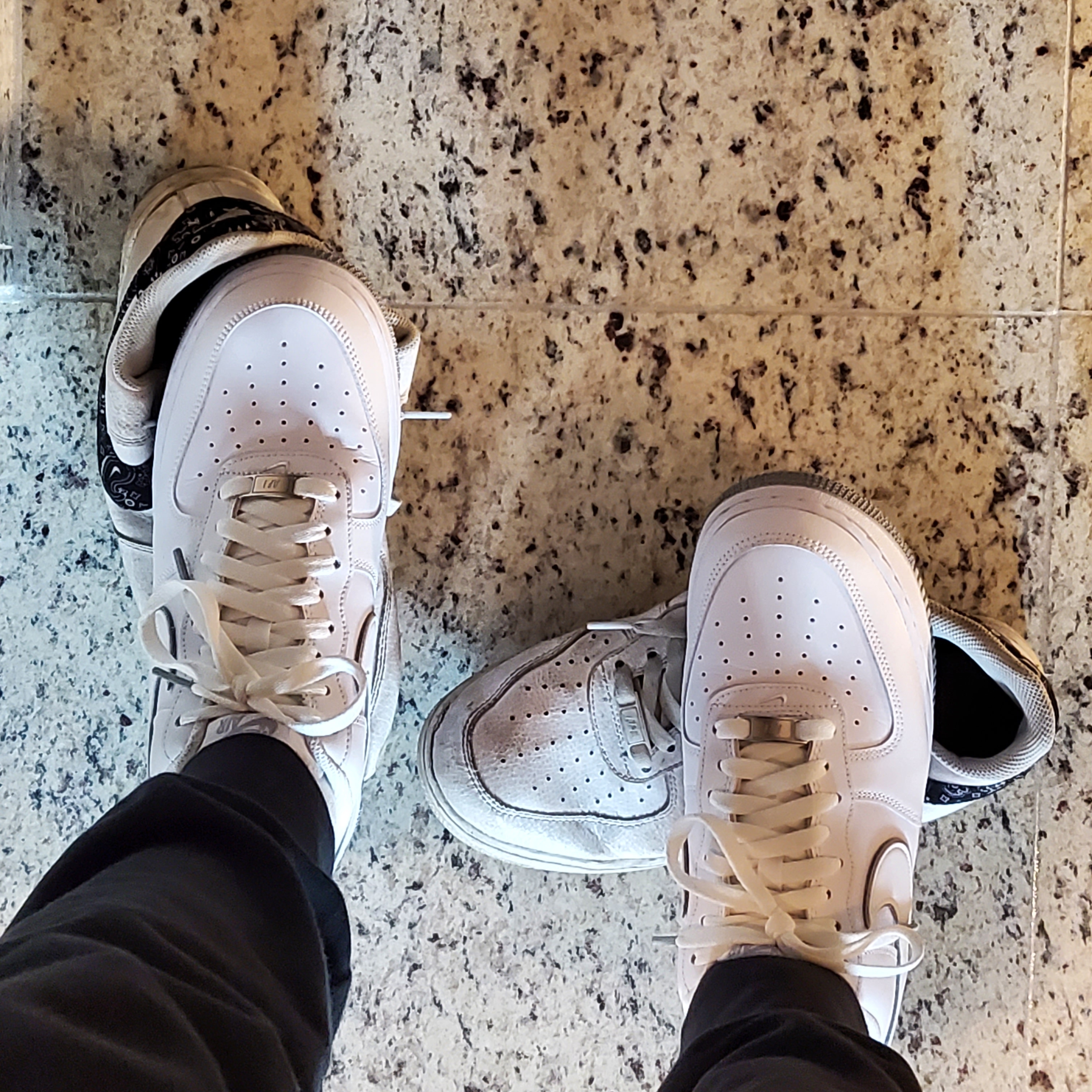 Nike Air Force 1 '07 White Wolf Grey 착용 스타일 - 2