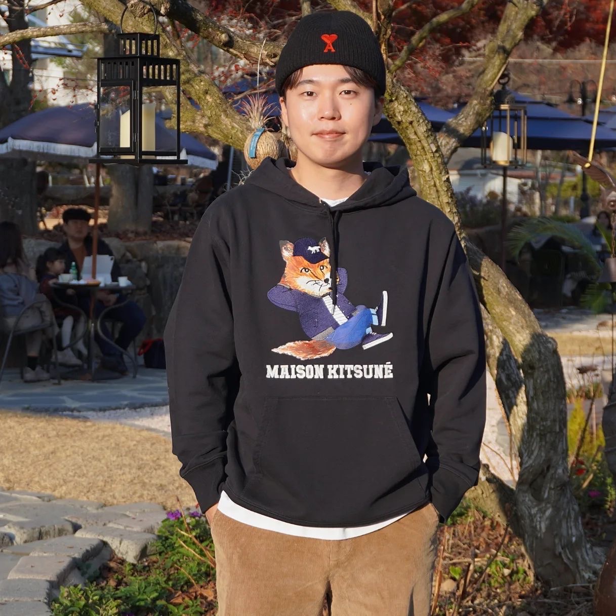 Maison Kitsune Dressed Fox Relaxed Hoodie Black, AMI de Coeur Beanie Black Red 착용 스타일