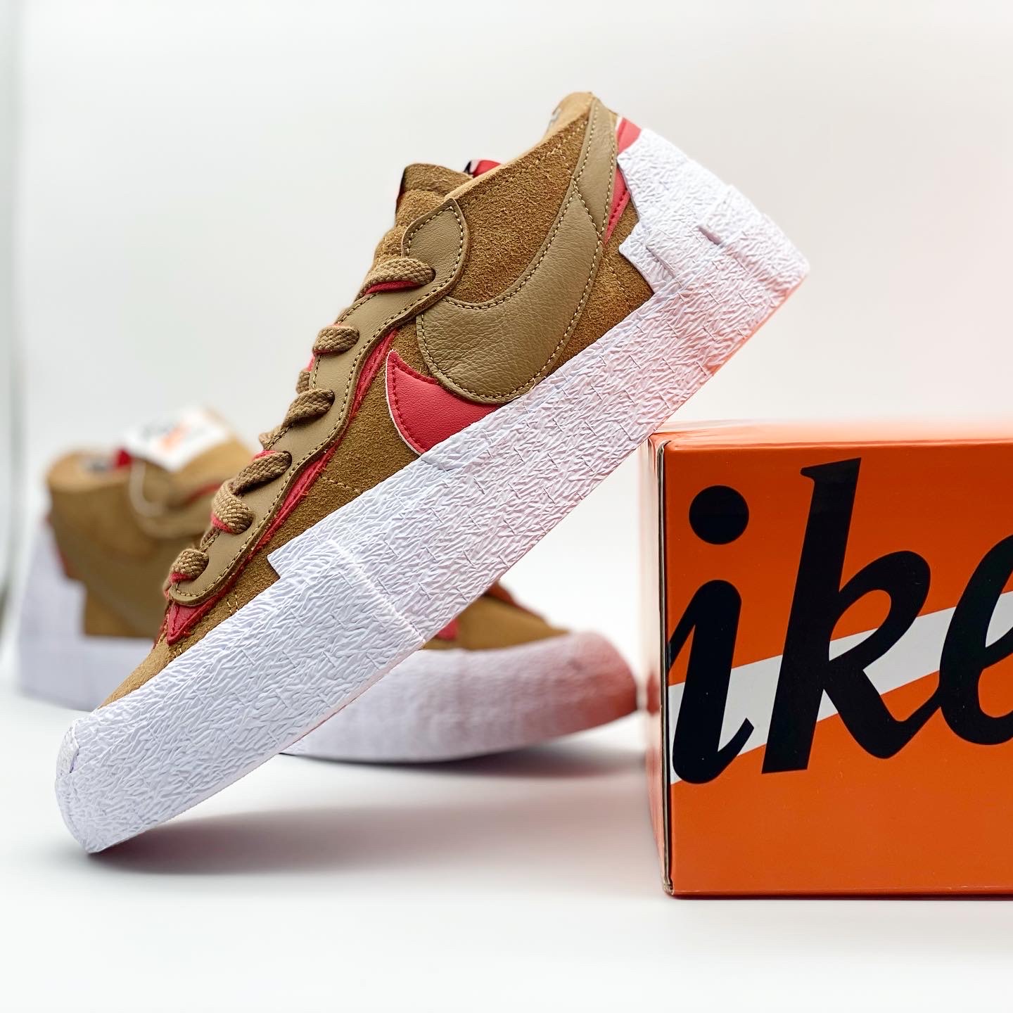Nike x Sacai Blazer Low British Tan 착용 스타일 - 4