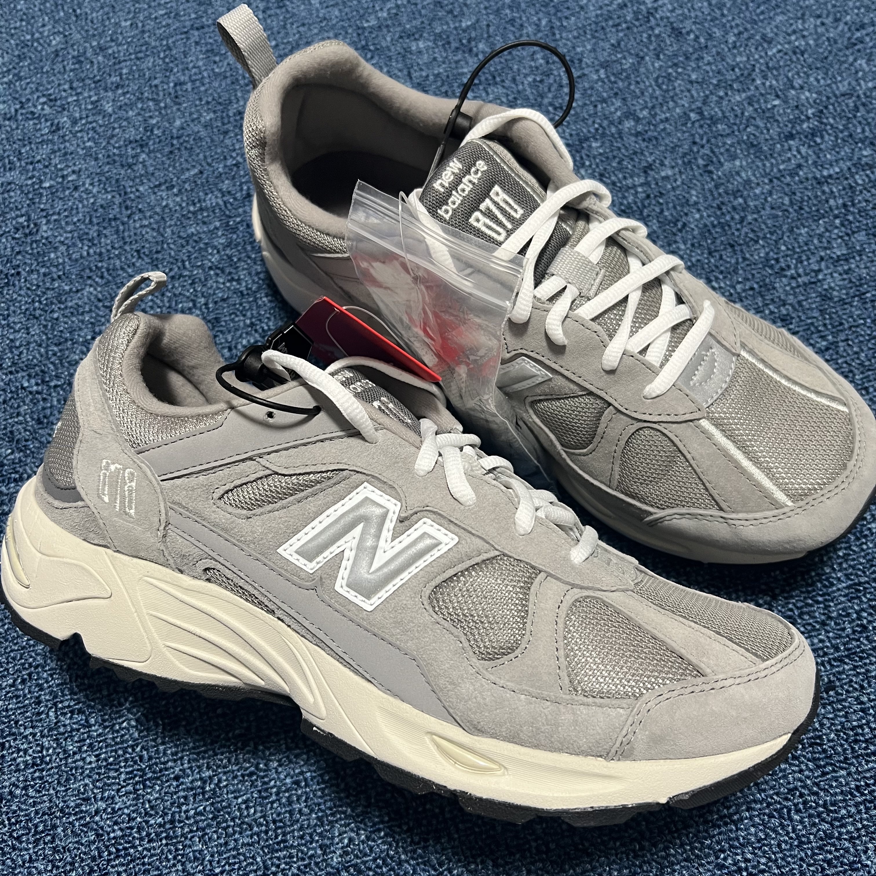 New Balance 878 Gray 착용 스타일 - 2