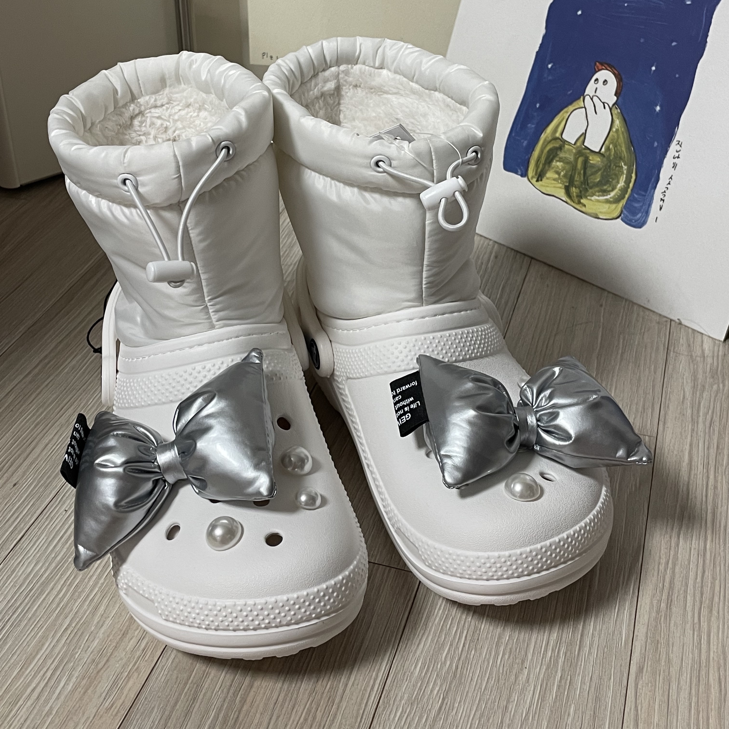 Crocs Classic Lined Neo Puff Boot White 착용 스타일