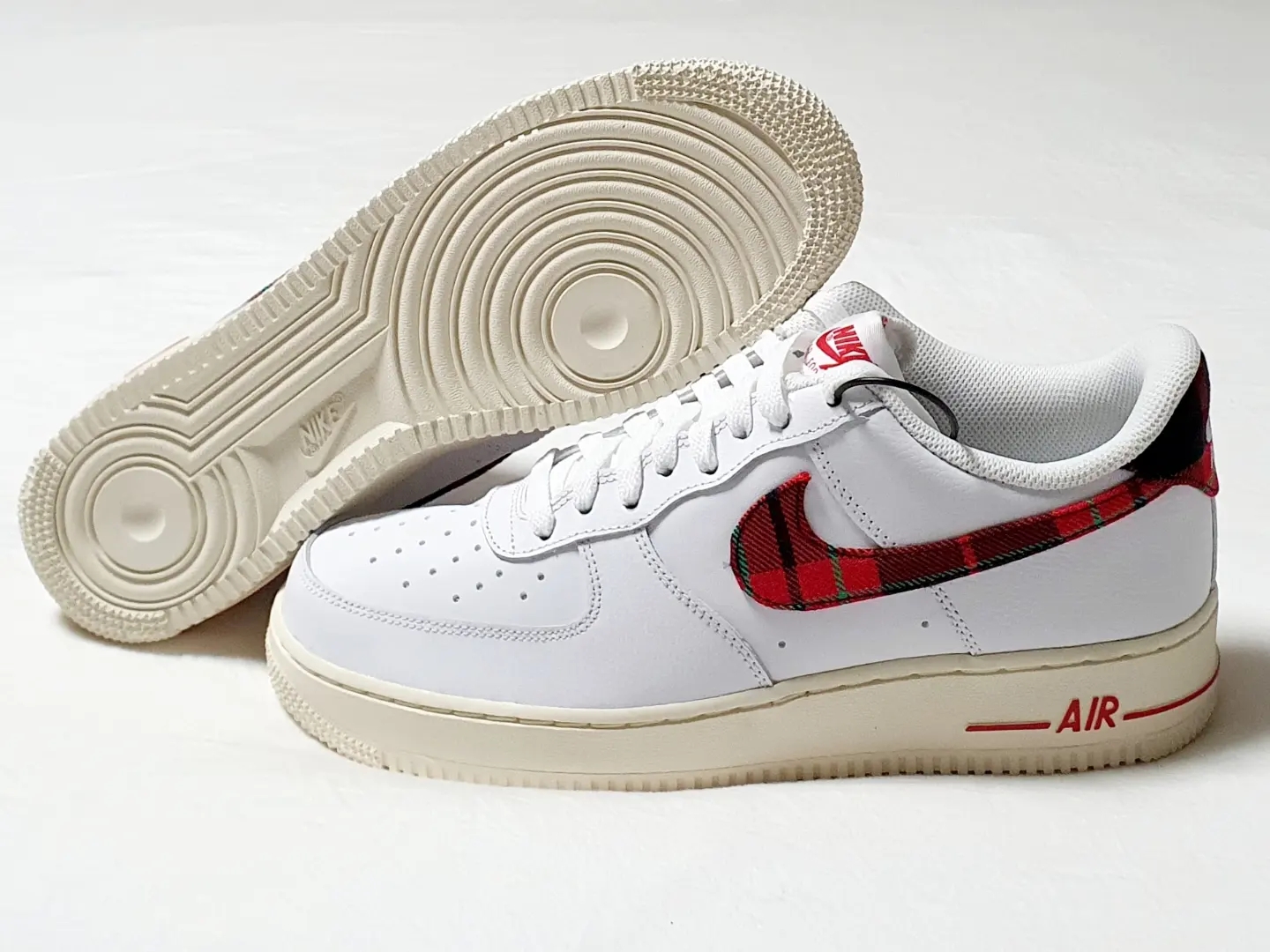 Nike Air Force 1 Low University Red Stadium Green 착용 스타일 - 5