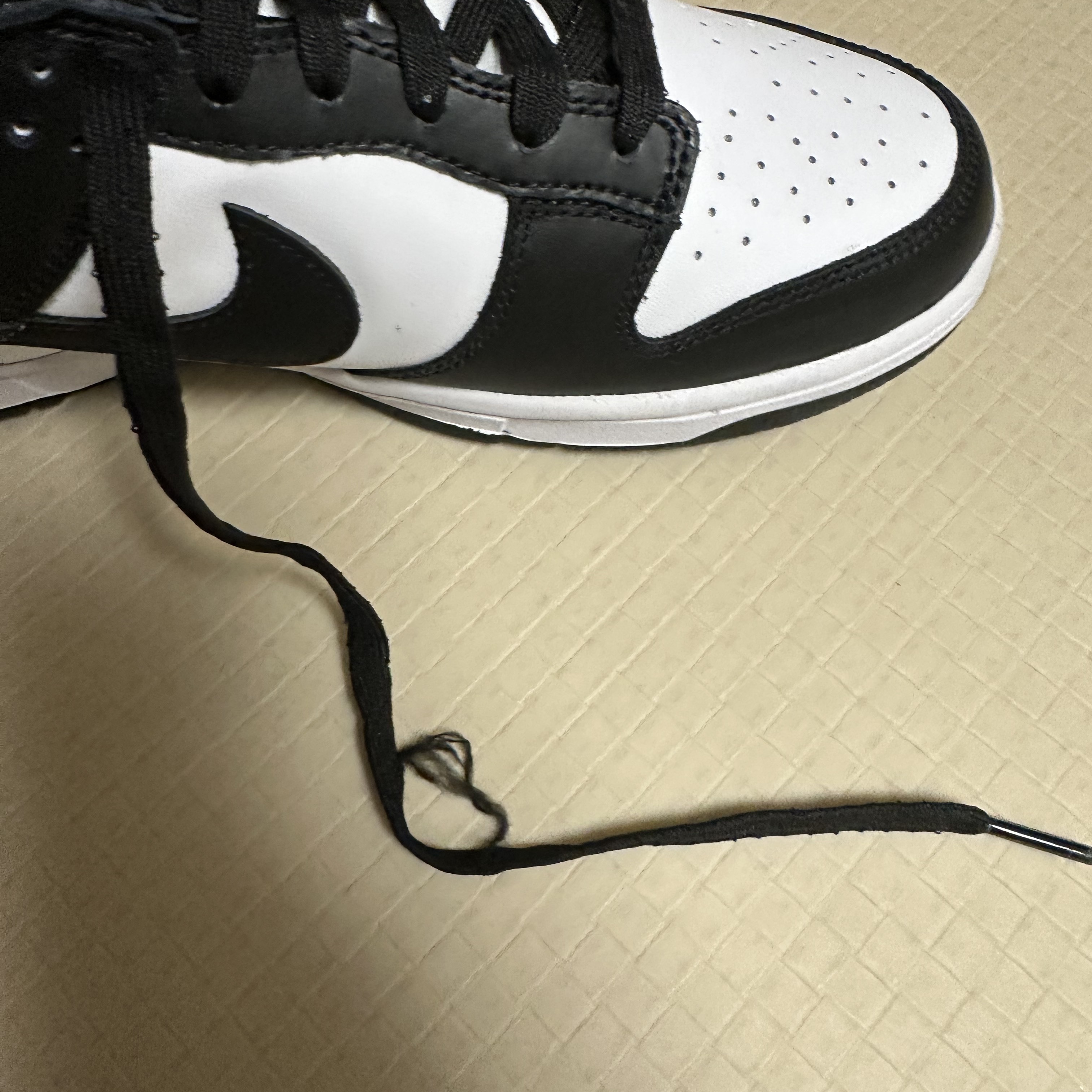 Nike Dunk Low Retro Black 착용 스타일 - 2
