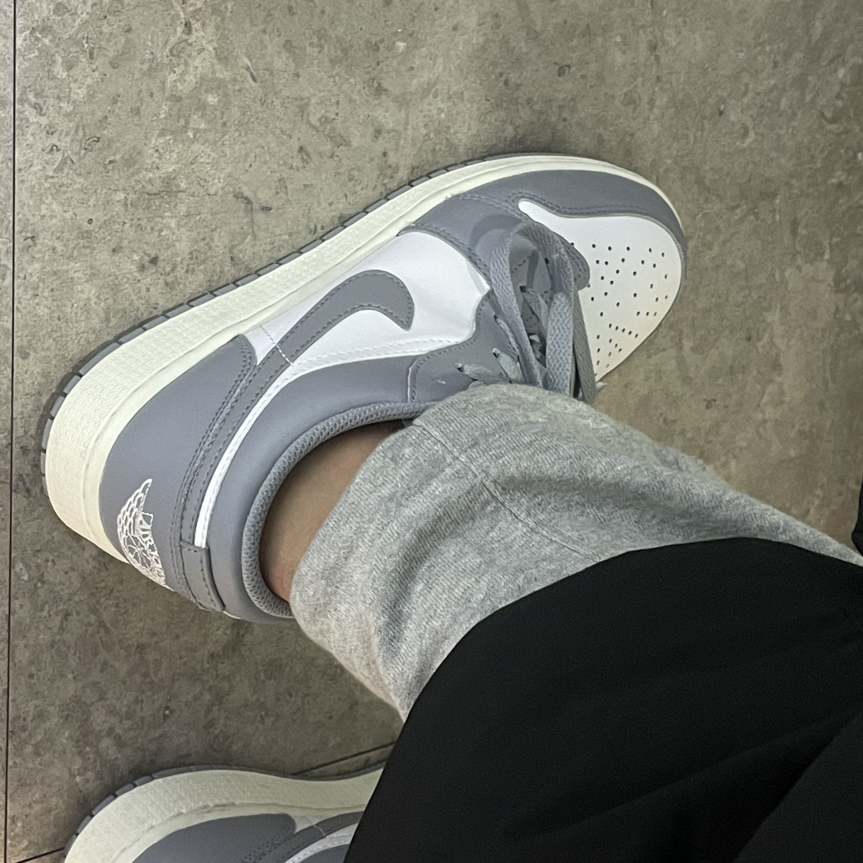 (GS) Jordan 1 Low Stealth and White 착용 스타일
