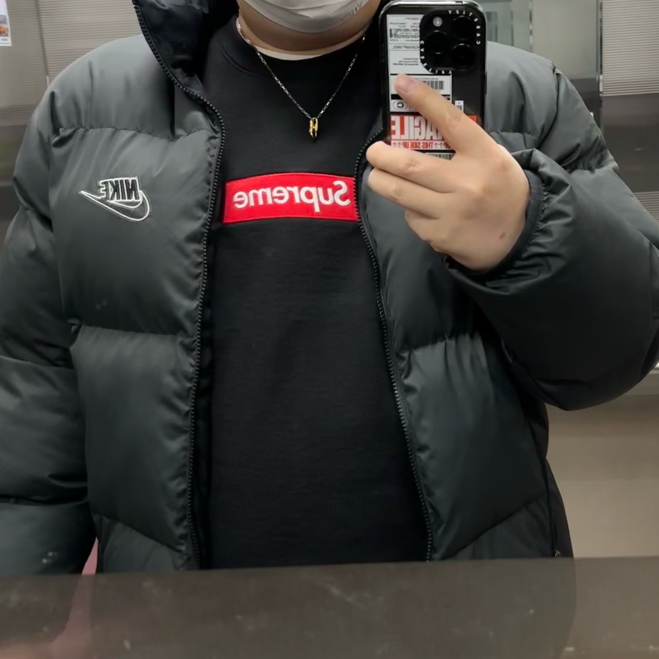 Supreme x Nike Reversible Puffy Jacket Black - 21SS, Supreme Box Logo Crewneck Black - 22FW 착용 스타일