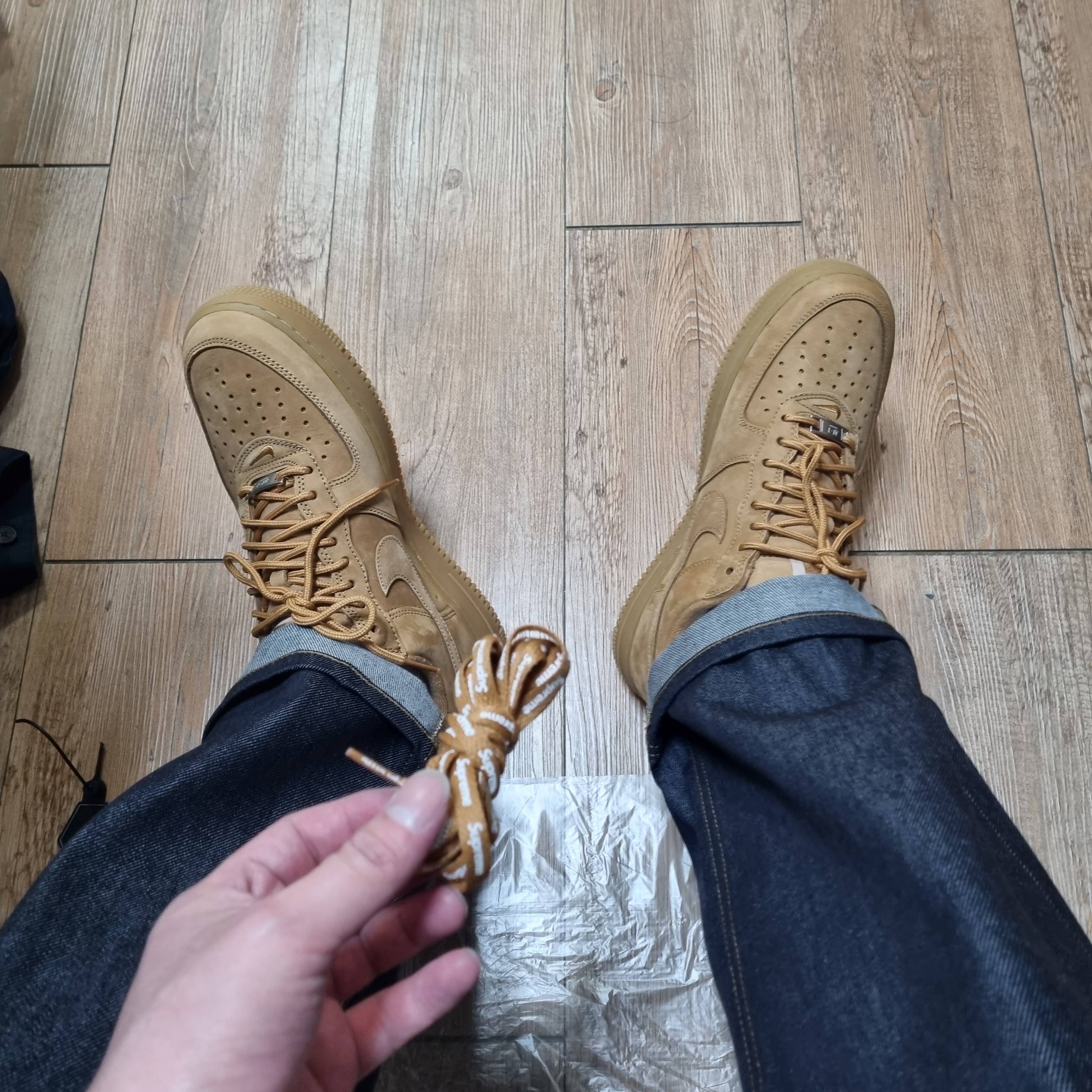 Nike x Supreme Air Force 1 Low Flax 착용 스타일 - 2