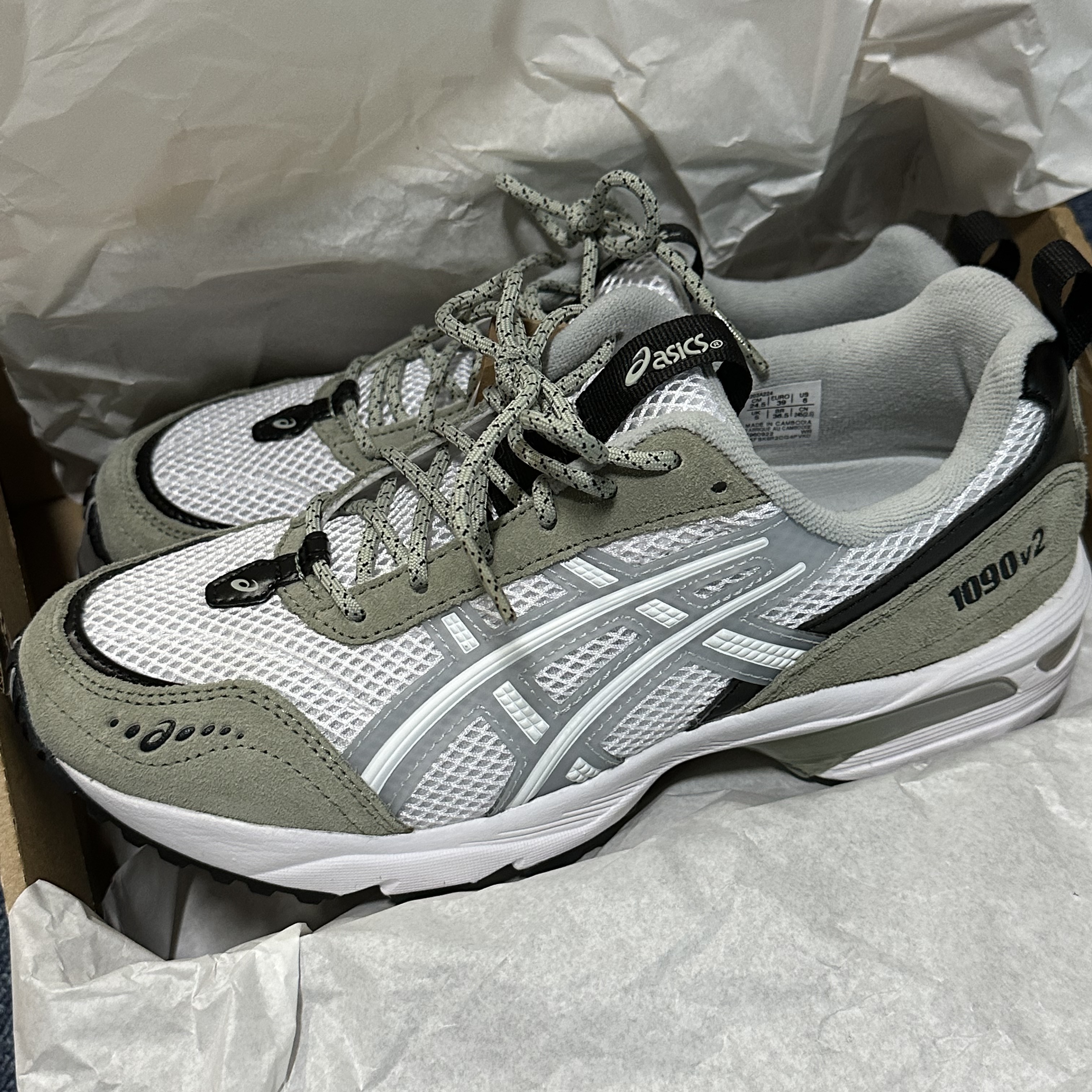 Asics Gel-1090 V2 White Mid Grey 착용 스타일