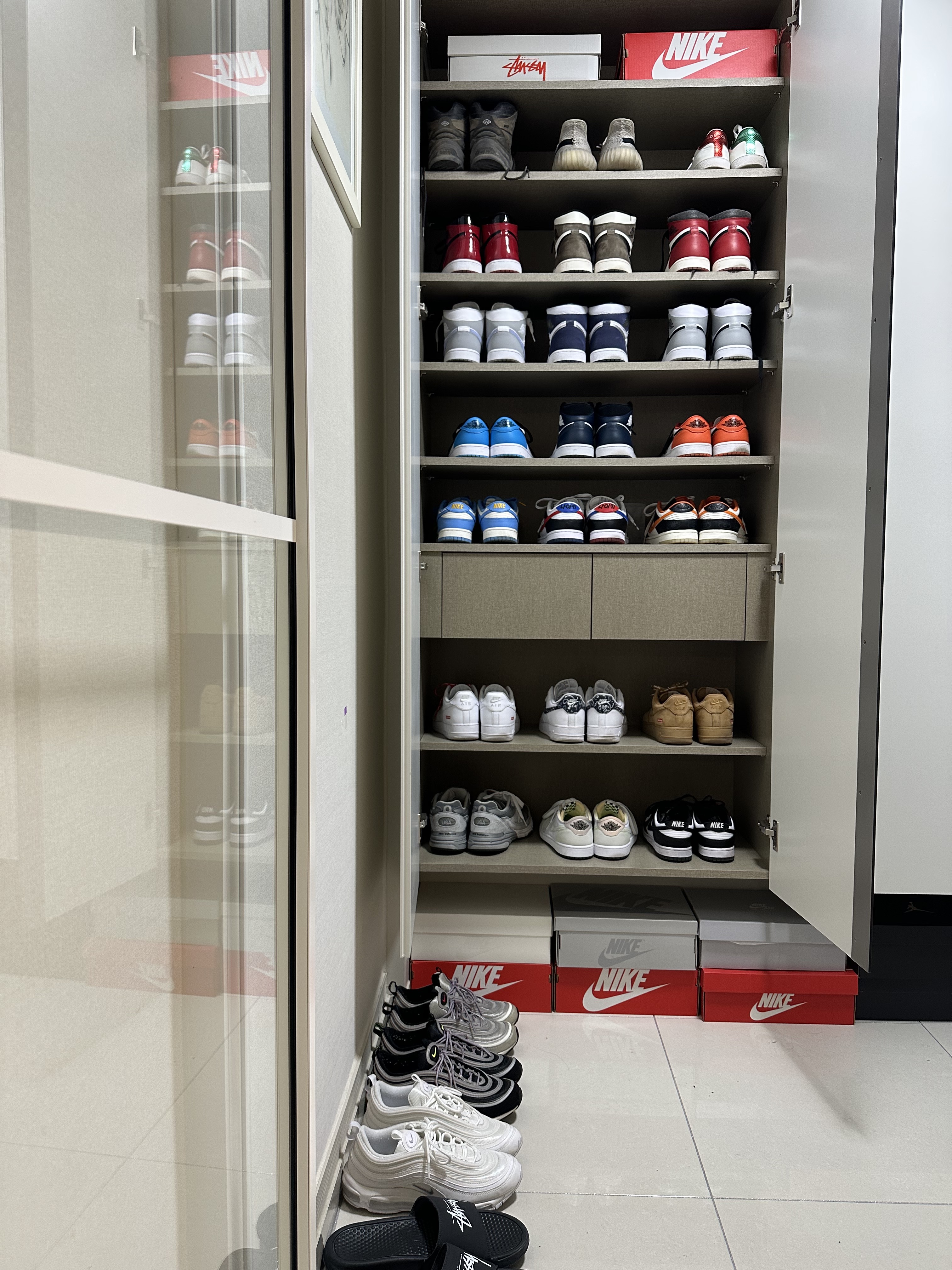 Nike Air Max 97 Triple White Wolf Grey, Nike Air Max 97 OG Black Volt Asia 착용 스타일