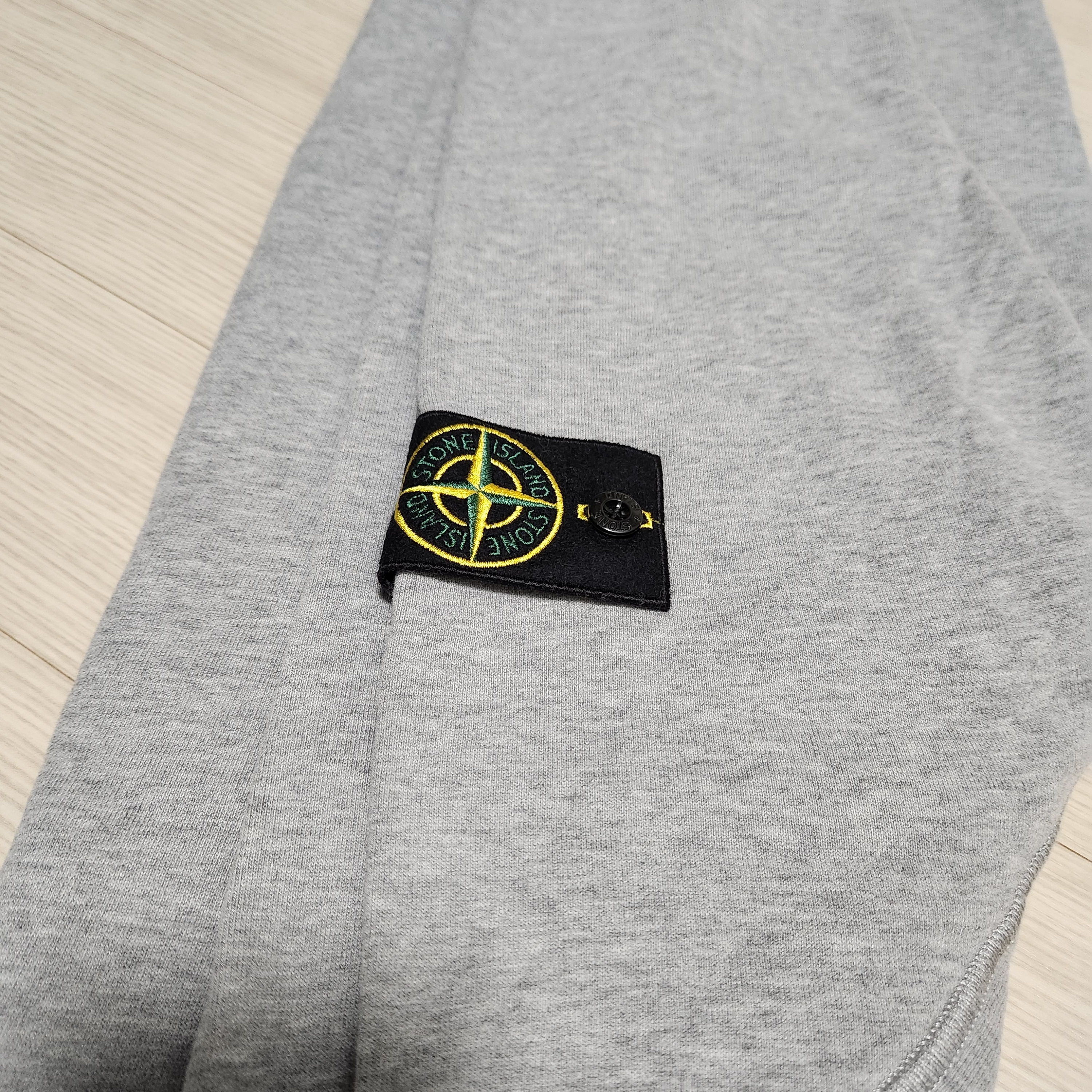 Stone Island 63020 Crewneck Sweatshirt Melange Grey - 22FW 착용 스타일
