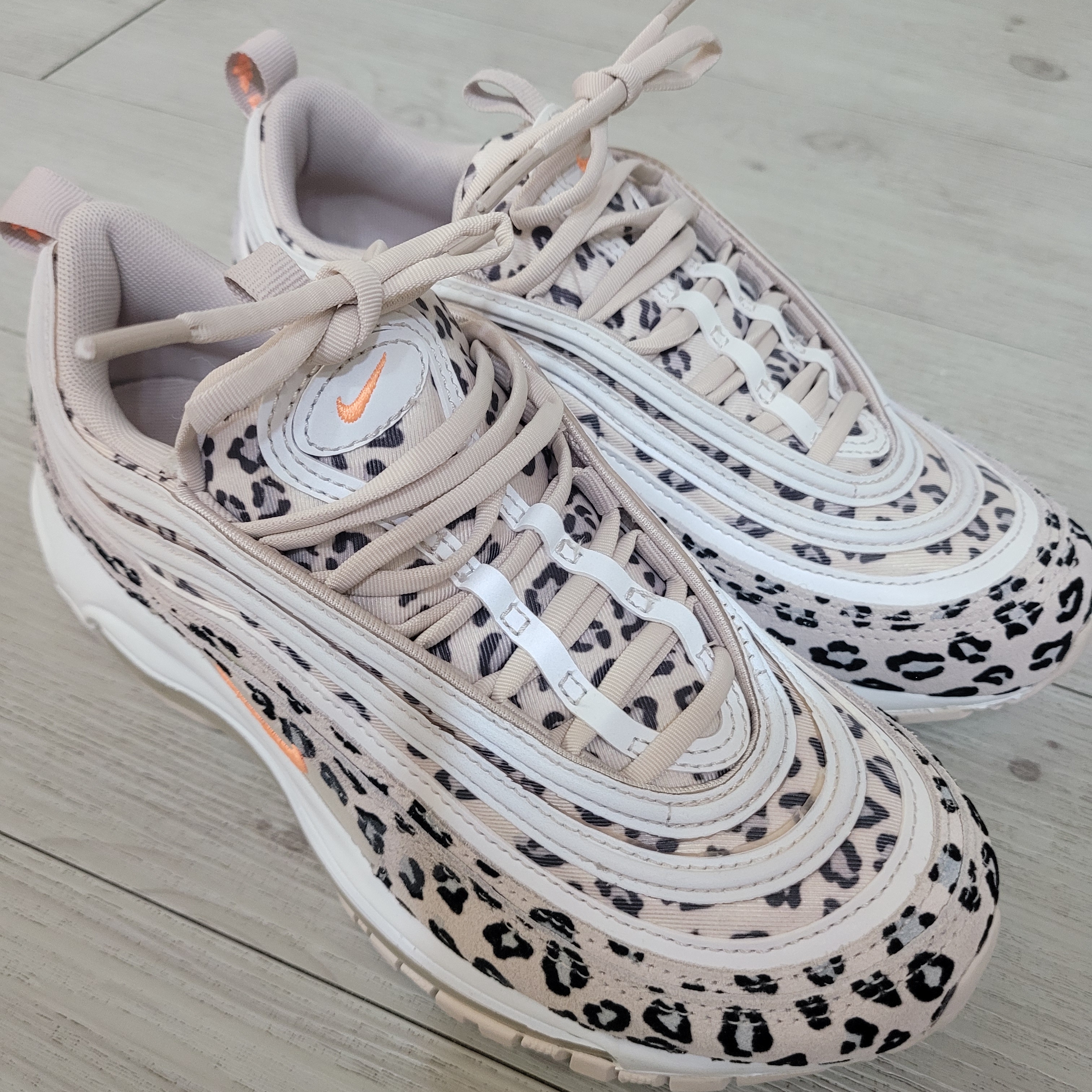 (W) Nike Air Max 97 SE Leopard 착용 스타일 - 2