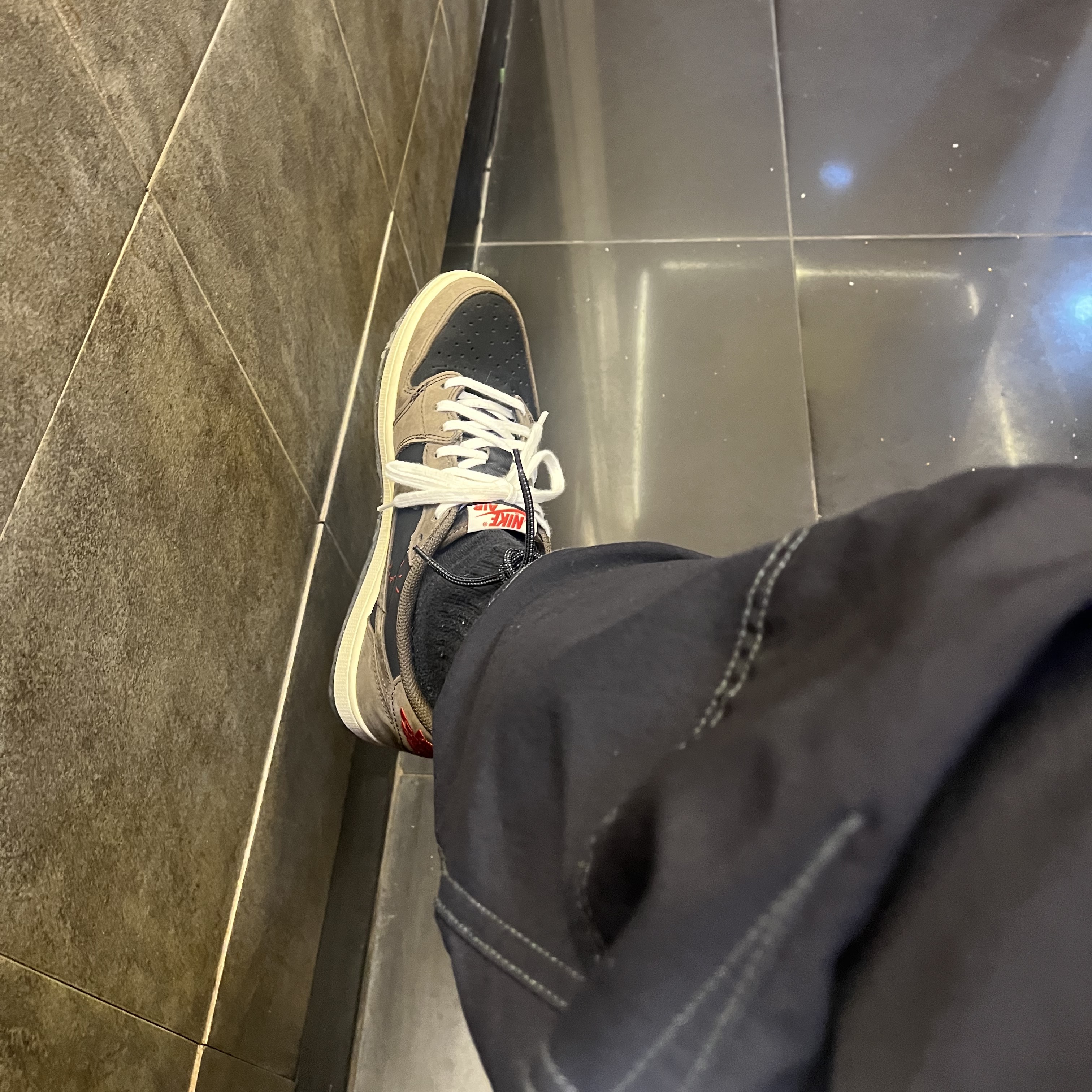 Jordan 1 x Travis Scott Retro Low OG SP Mocha 착용 스타일