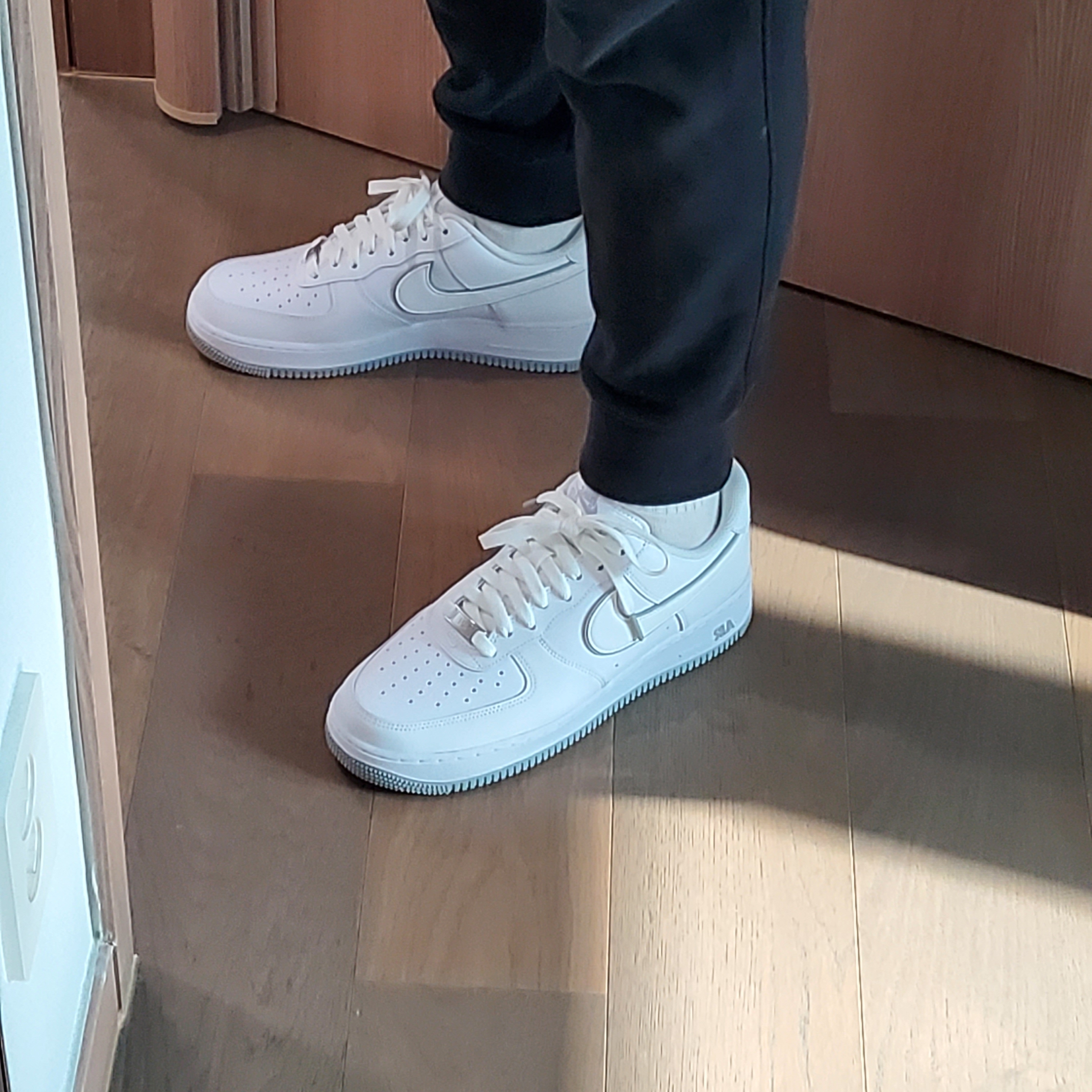 Nike Air Force 1 '07 White Wolf Grey 착용 스타일 - 1