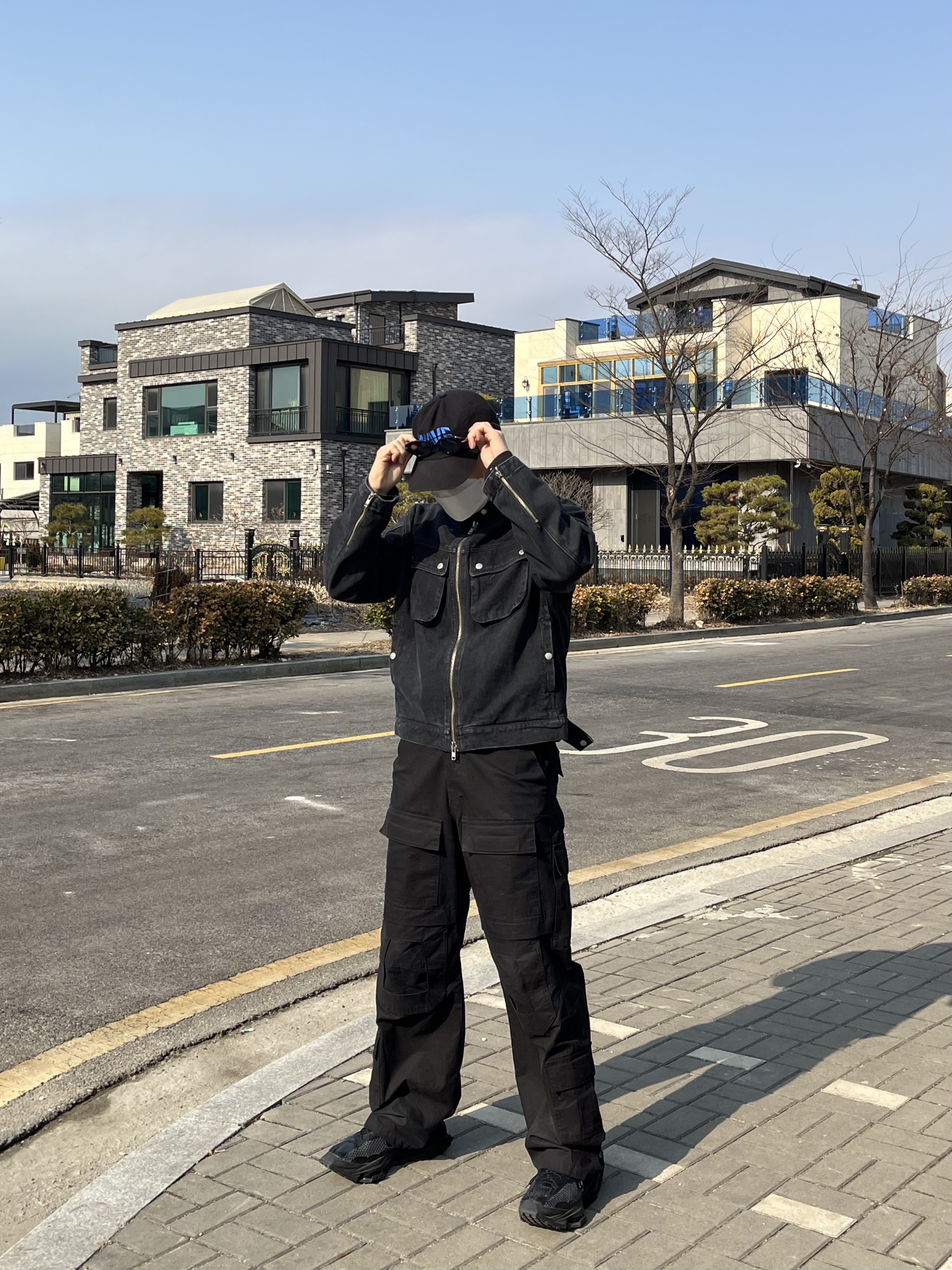 Nike x Matthew M Williams Zoom 004 Triple Black, Stussy World Tour LS T-Shirt Black 착용 스타일 - 3