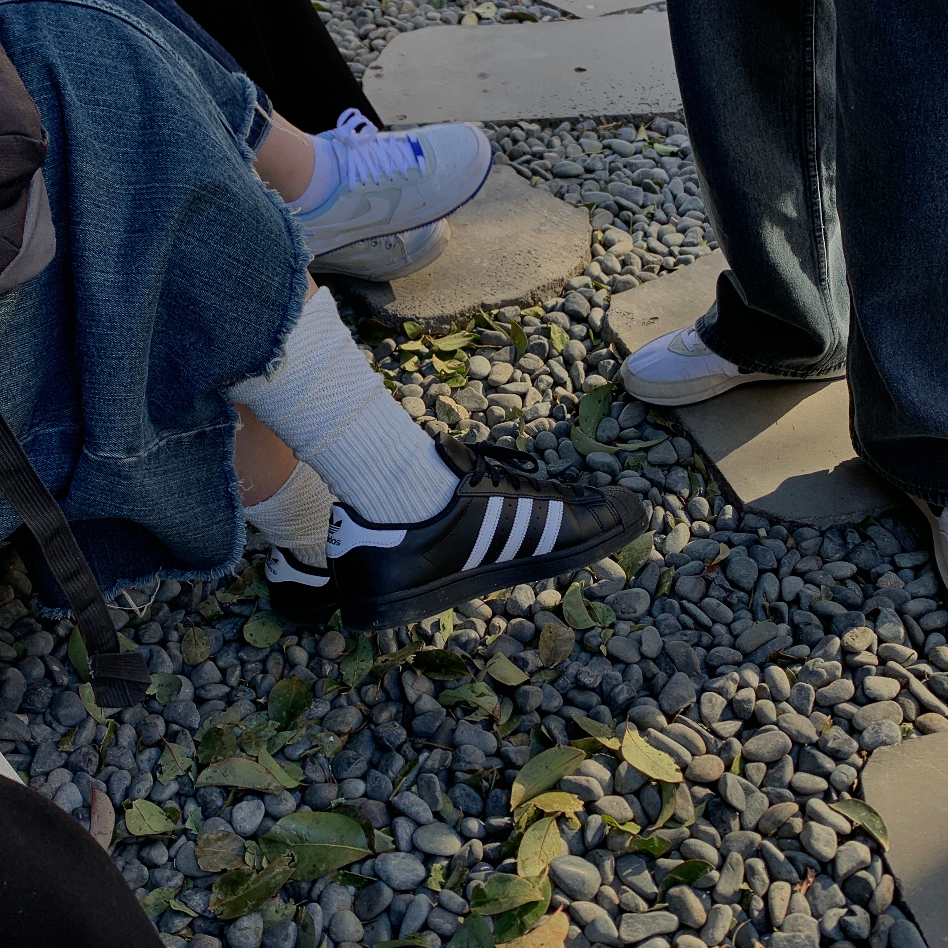 (J) Adidas Superstar Black White 착용 스타일