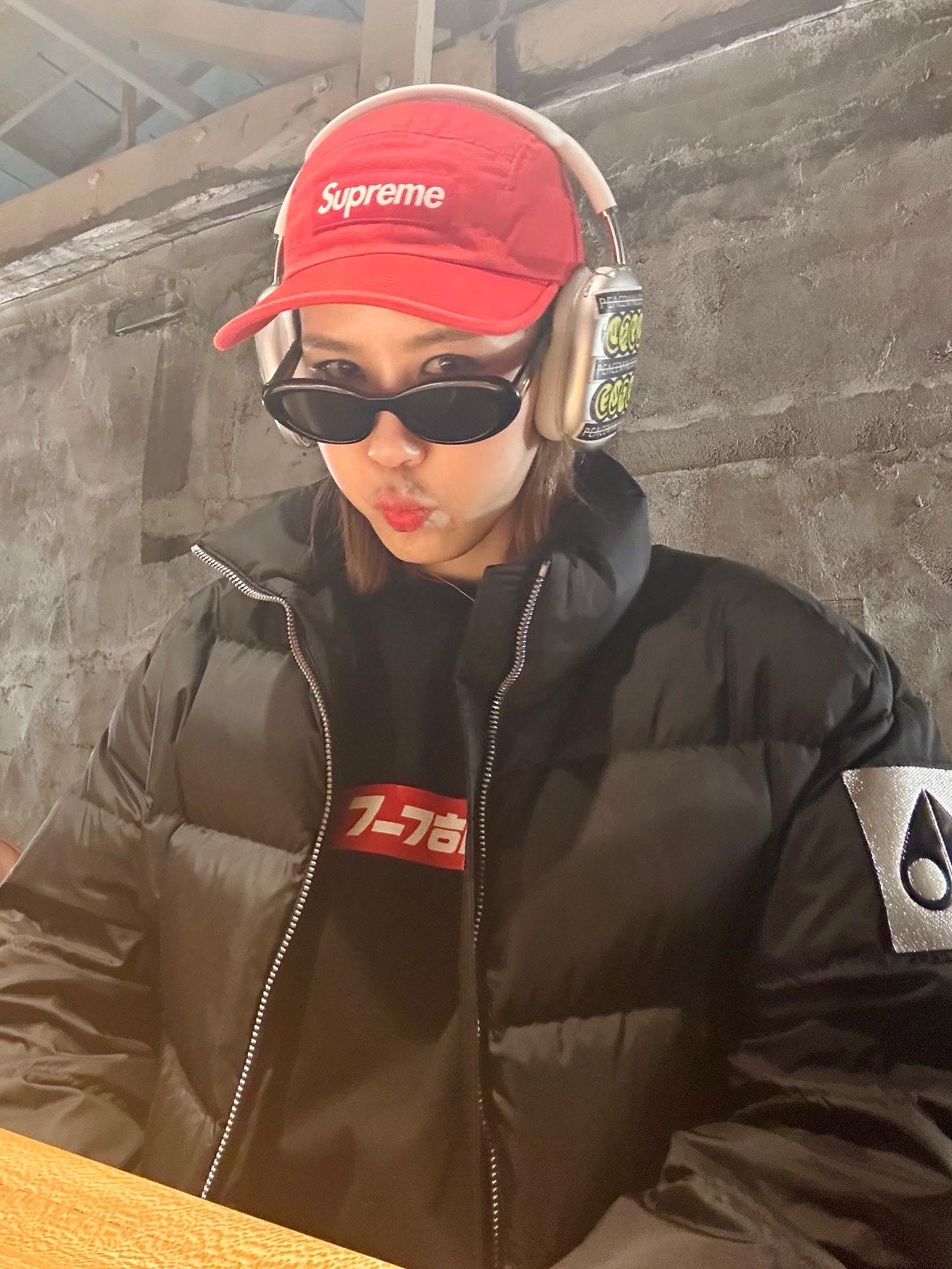 Jordan 1 Retro High OG Chicago 2022, Apple AirPods Max Lightning Silver (Korean Ver.) 착용 스타일 - 4