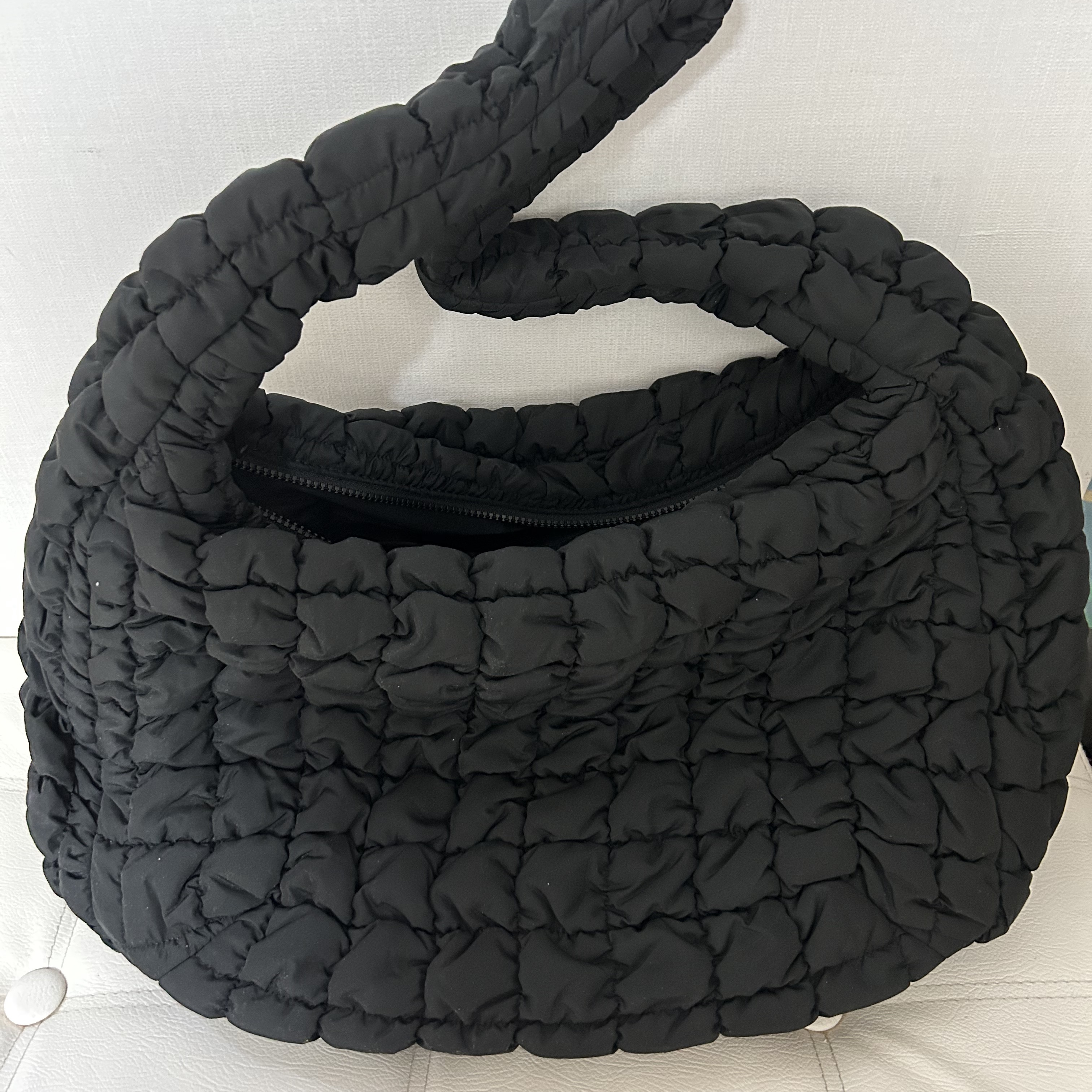 COS Quilted Oversized Shoulder Bag Black 착용 스타일