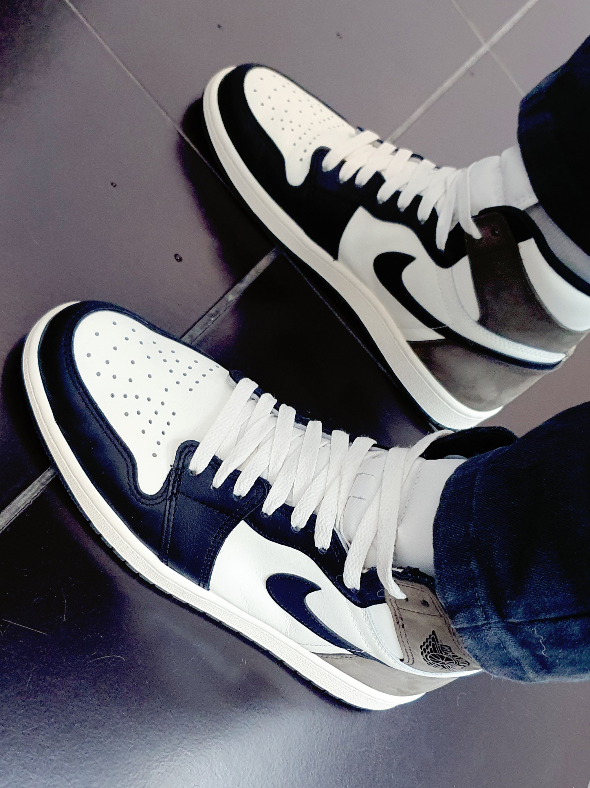Jordan 1 Retro High OG Black Mocha 착용 스타일 - 2