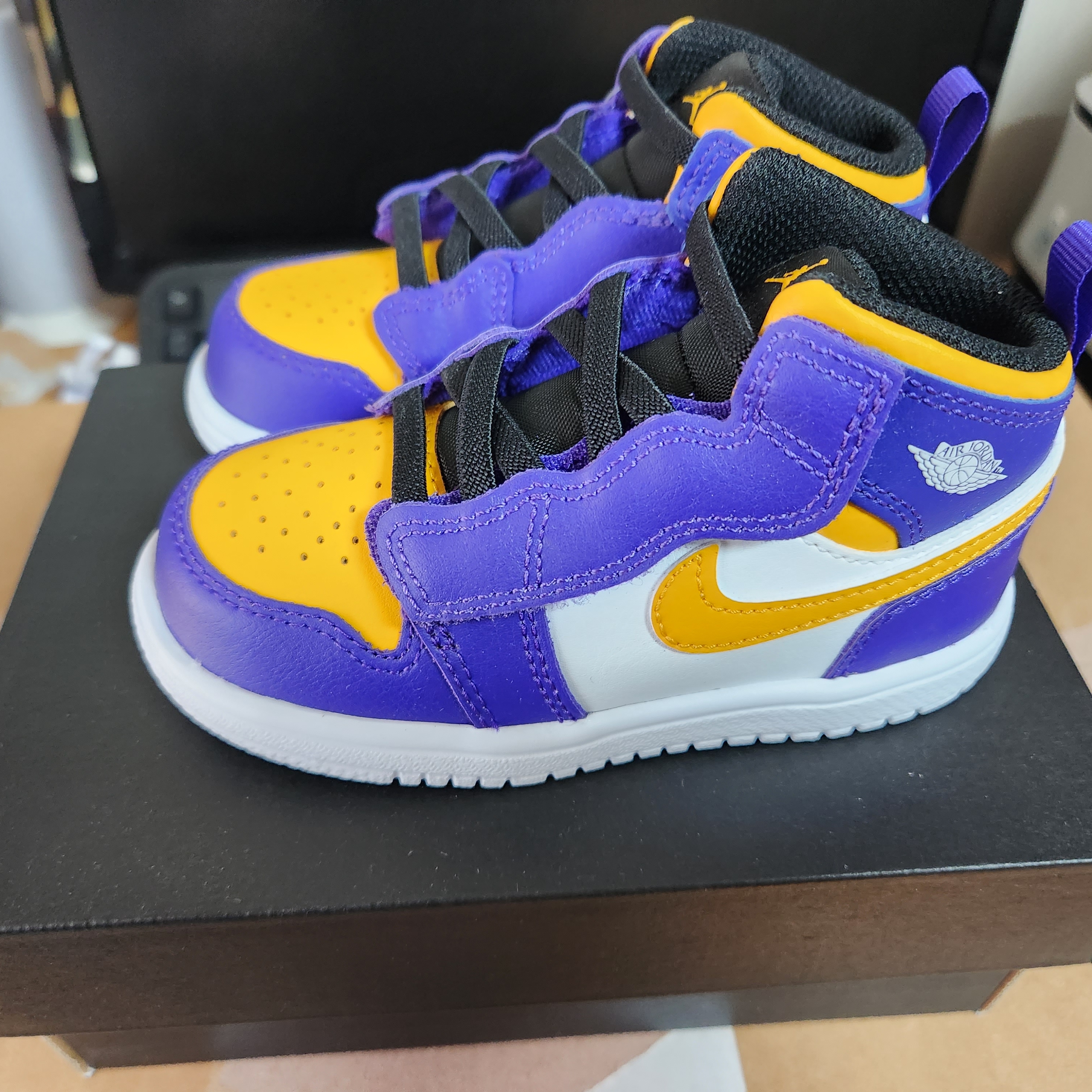 (TD) Jordan 1 Mid Alt Dark Concord Taxi 착용 스타일 - 2