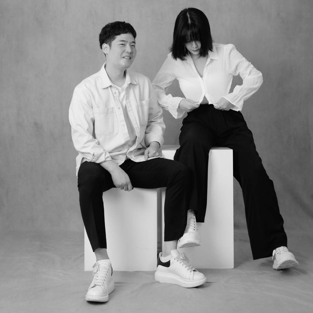Alexander McQueen Oversized Sneakers White Black, (W) Alexander McQueen Tread Slick Boot White 착용 스타일