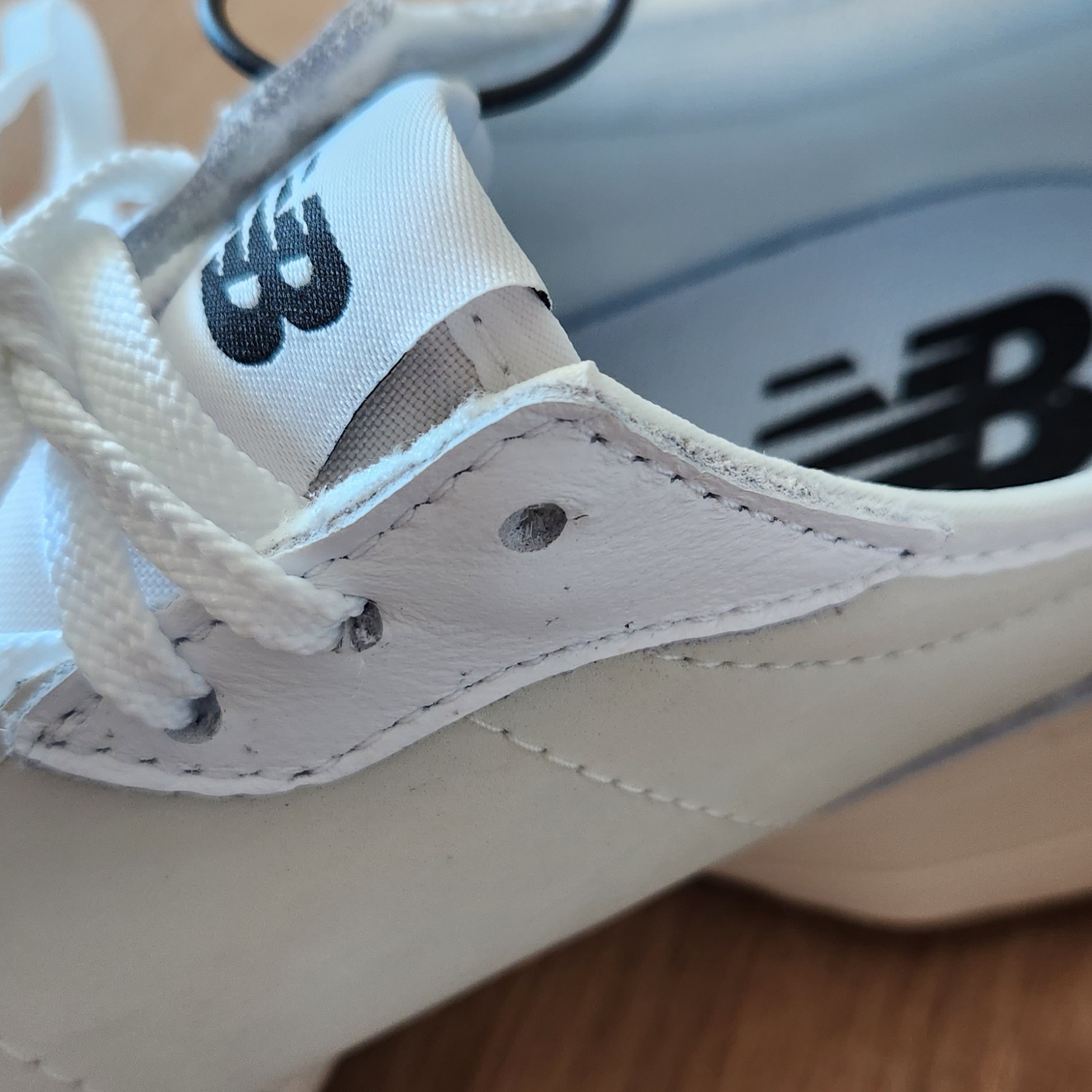 (W) New Balance 327 Leather White Moonbeam 착용 스타일 - 2