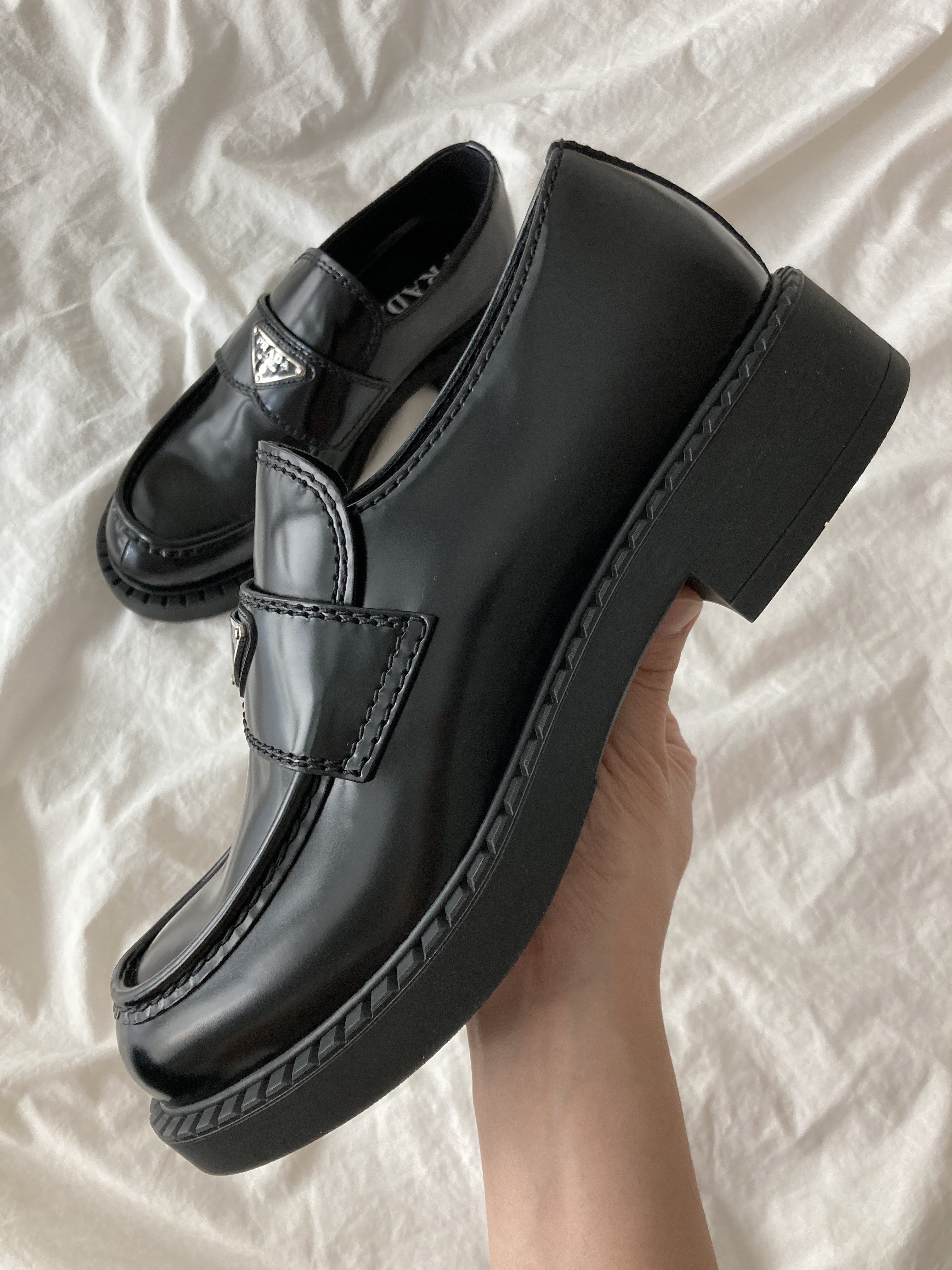 Prada Chocolate Brushed Leather Loafers Black 착용 스타일 - 4