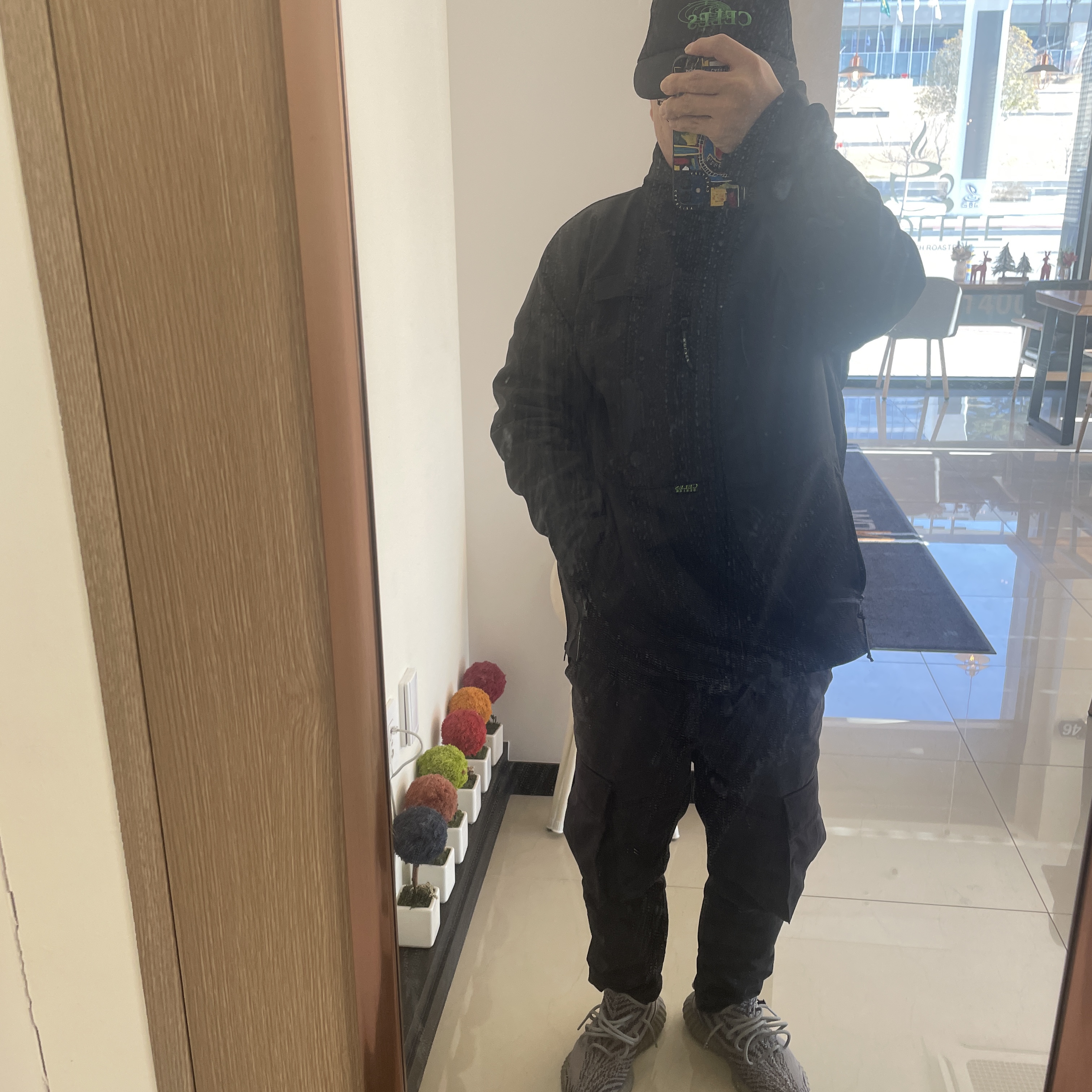 Adidas Yeezy Boost 350 V2 Beluga 2.0 착용 스타일
