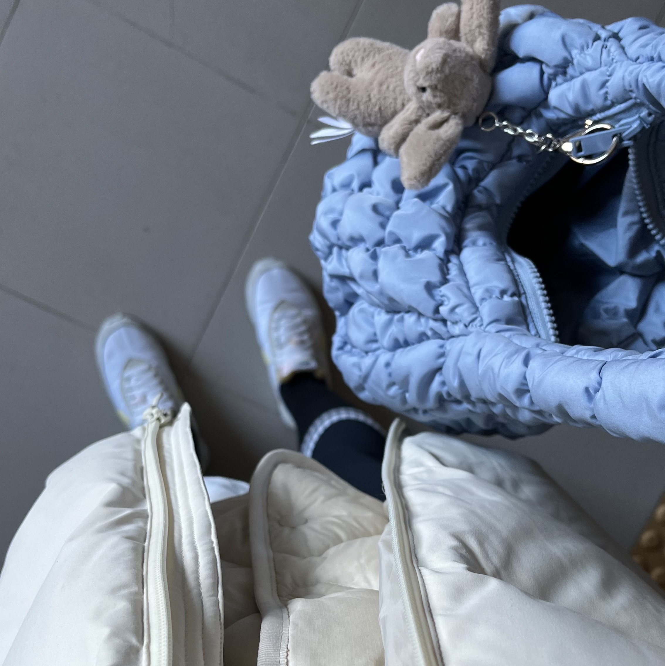 COS Quilted Mini Bag Light Blue 착용 스타일