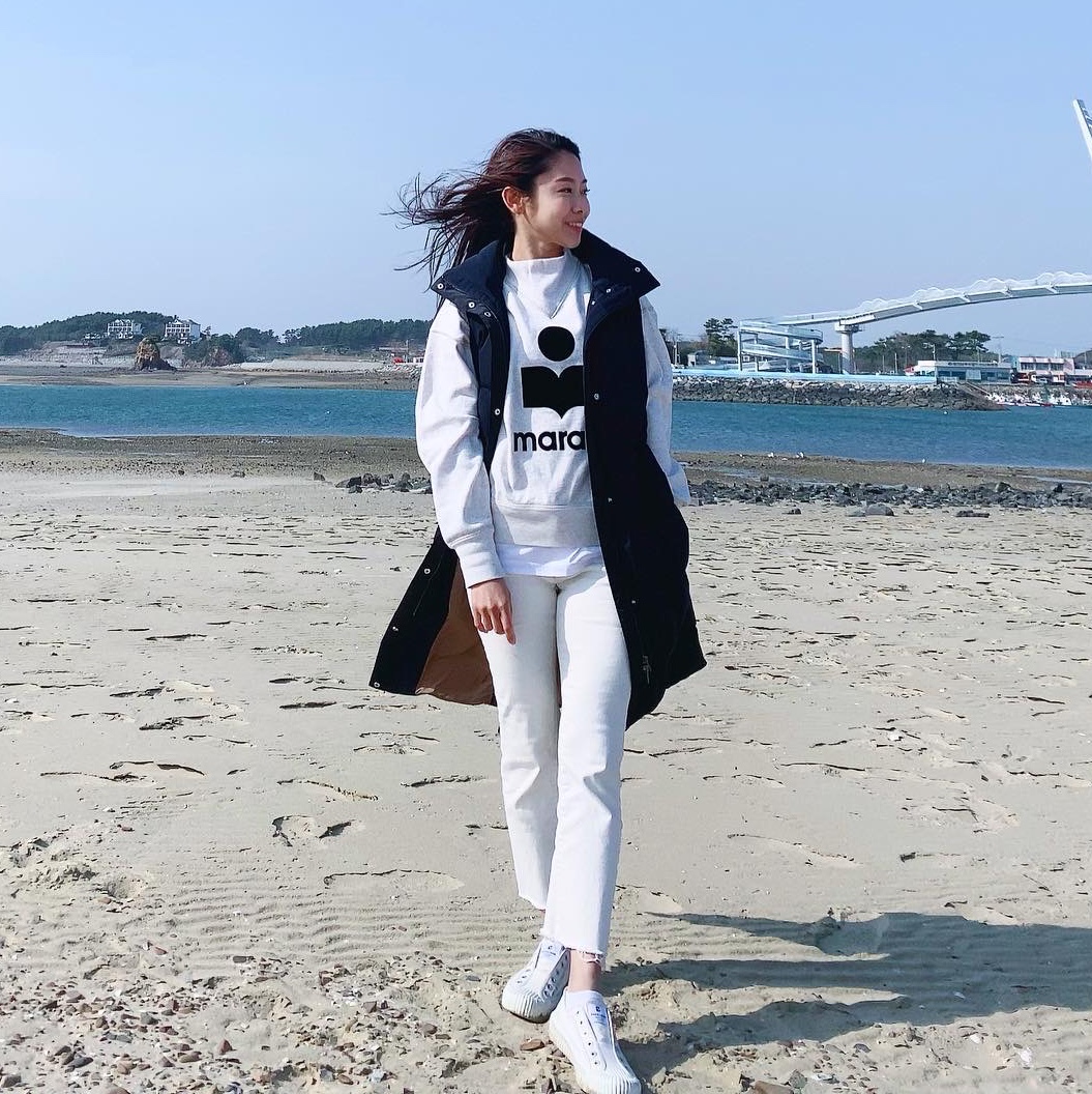 (W) Isabel Marant Moby Logo Sweatshirt Ecru 착용 스타일