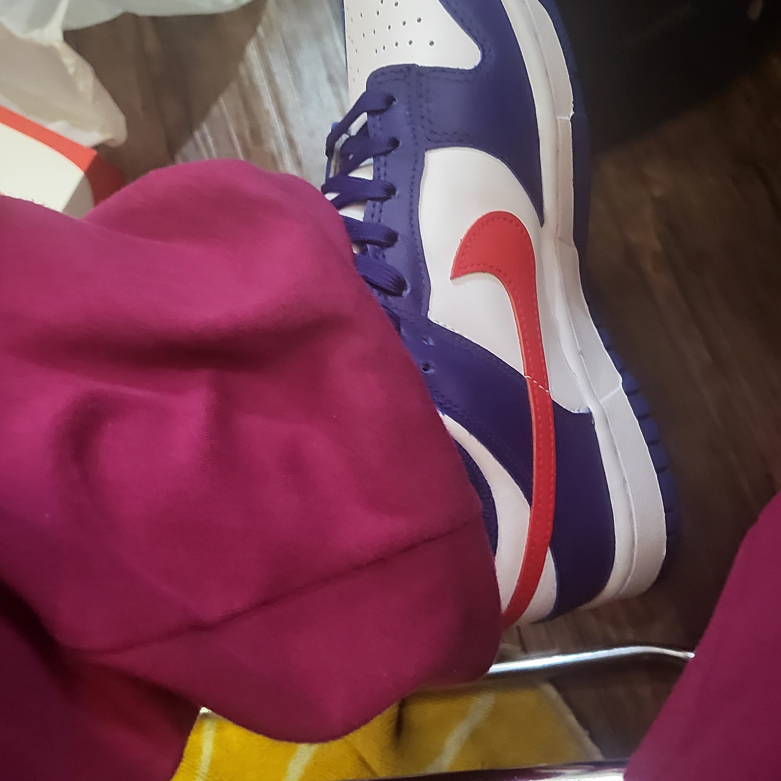 (W) Nike Dunk Low White and University Red 착용 스타일