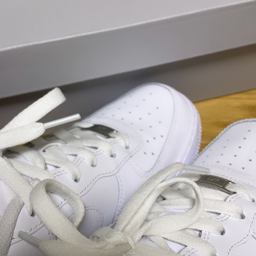(GS) Nike Air Force 1 LE White 착용 스타일 - 1