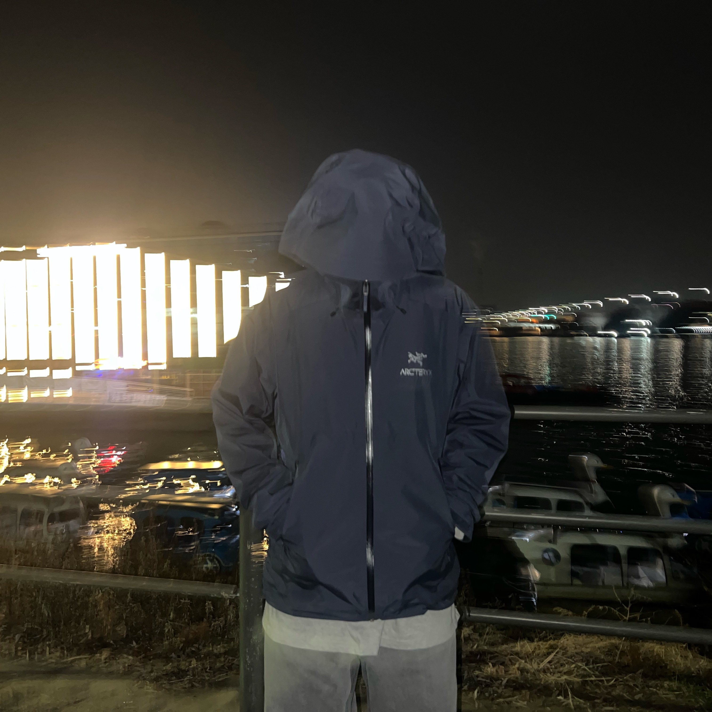 Arc'teryx Beta LT Jacket Black Sapphire 착용 스타일