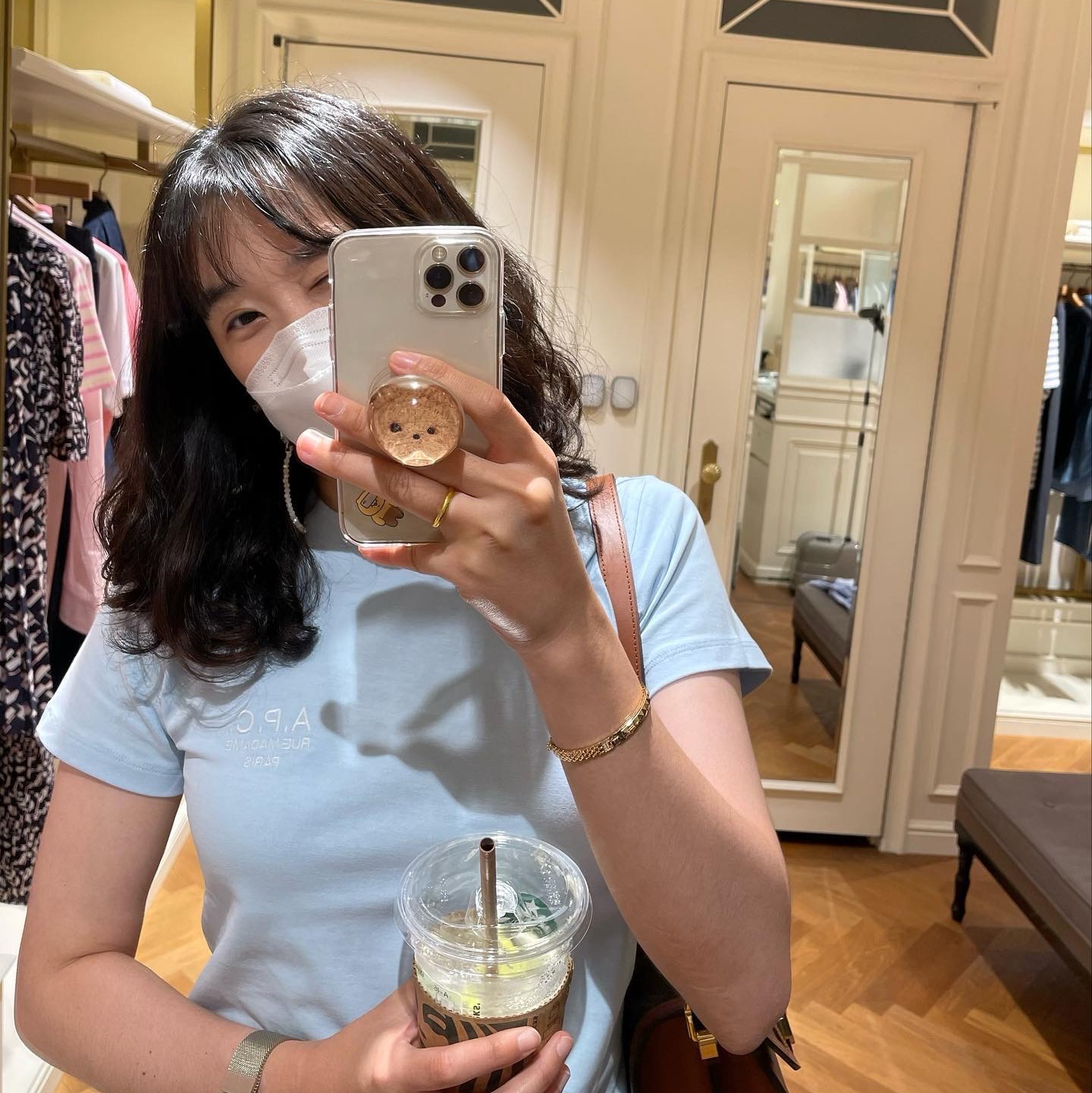 A.P.C. Raymond T-Shirt Pale Blue 착용 스타일