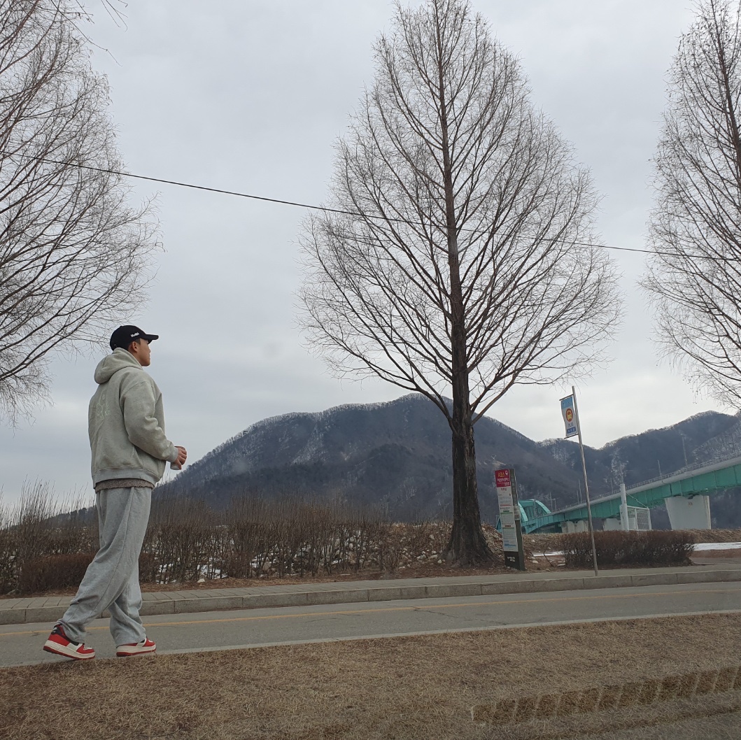 New Era x MoMA New York Yankees Cap Black, Nike ACG Therma-Fit Fleece Full Zip Hoodie Airora Grey Heather - US/EU 착용 스타일