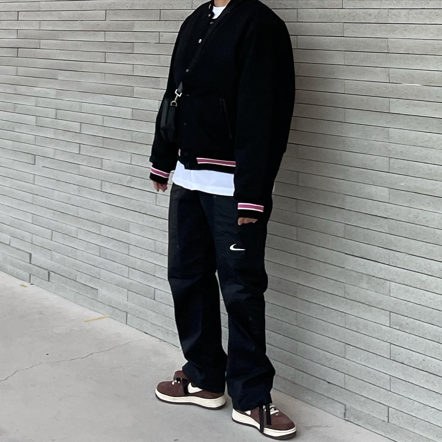 Nike Air Force 1 Mid '07 QS Chocolate, Stussy S Talk Melton Varsity Jacket Black 착용 스타일 - 1