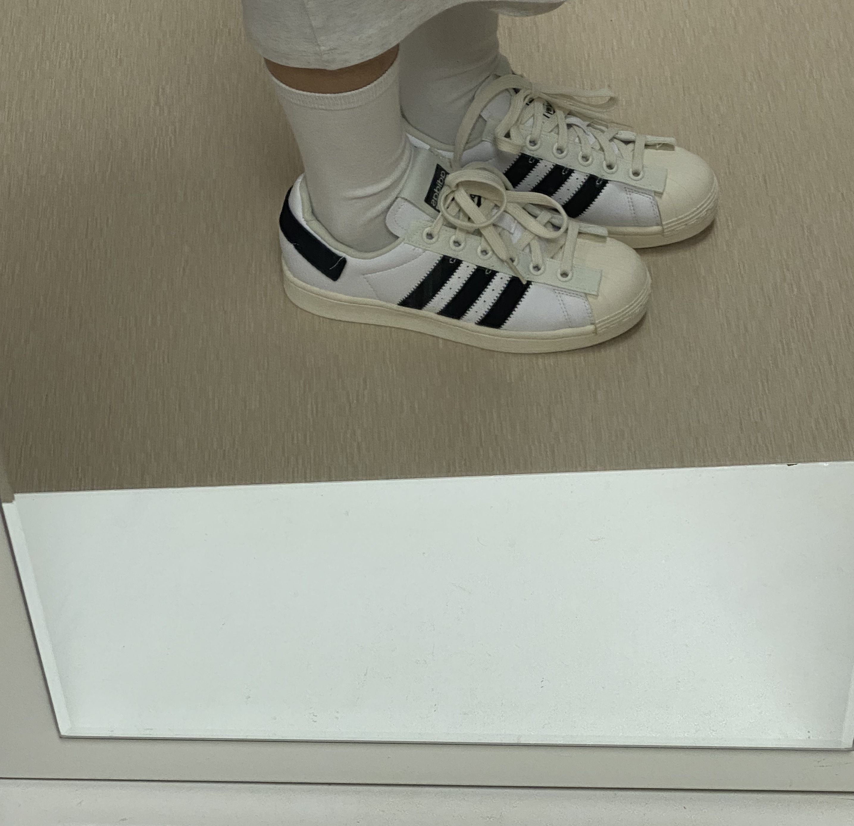 Adidas x Parley Superstar White 착용 스타일 - 2
