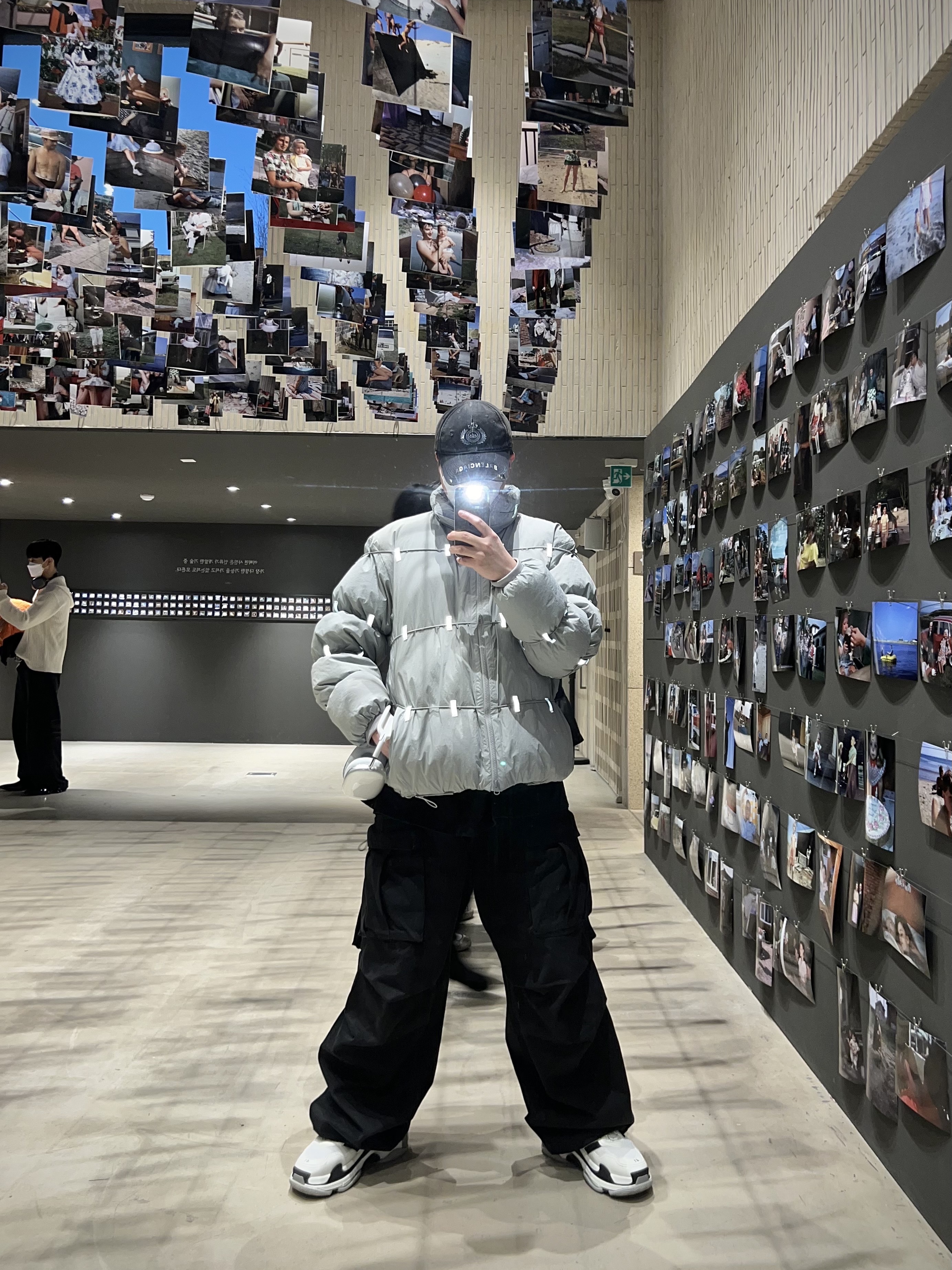 Balenciaga x Adidas Triple S Sneakers White Black, Apple AirPods Max Lightning Silver (Korean Ver.) 착용 스타일 - 1