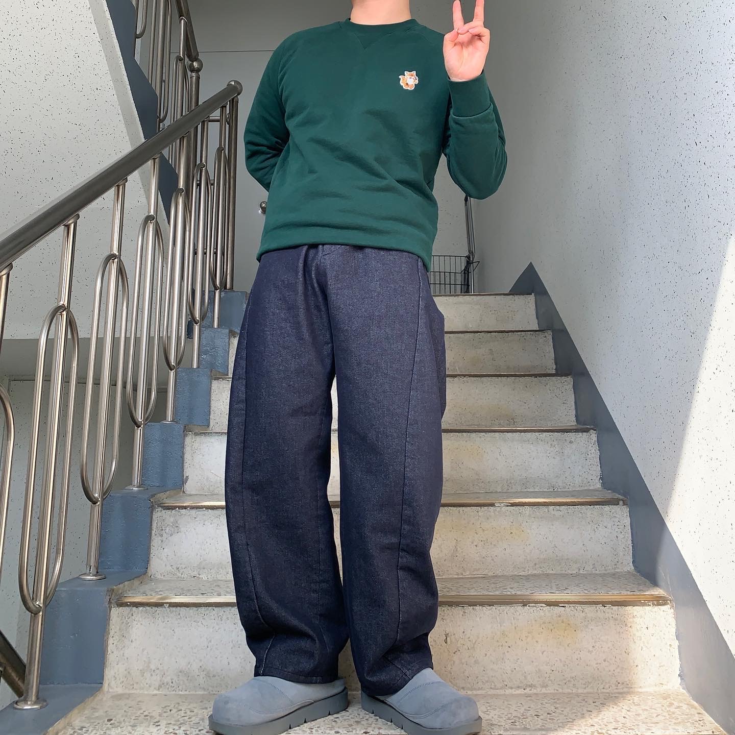 Maison Kitsune Fox Head Patch Classic Sweatshirt Dark Green 착용 스타일