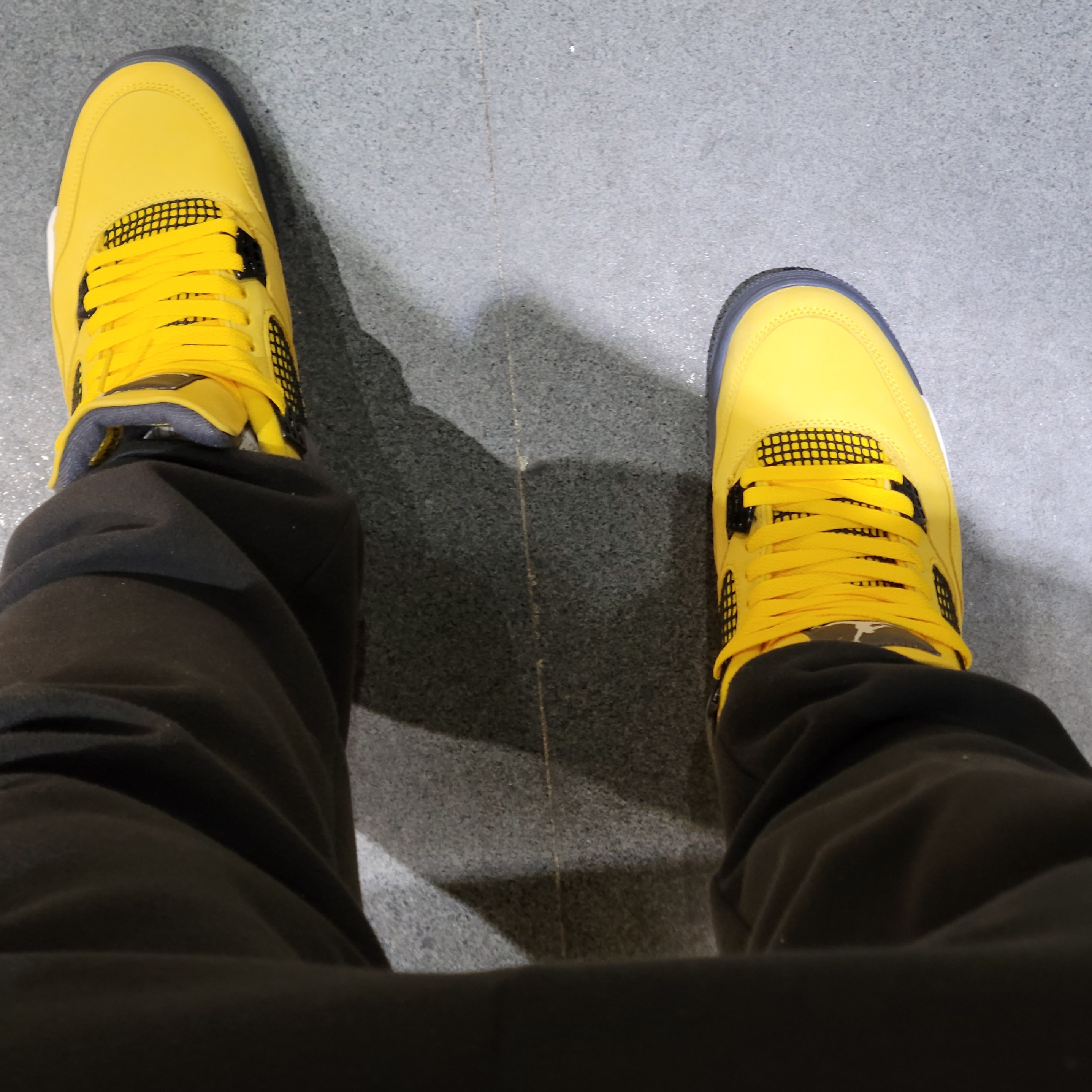 Jordan 4 Retro Tour Yellow 착용 스타일