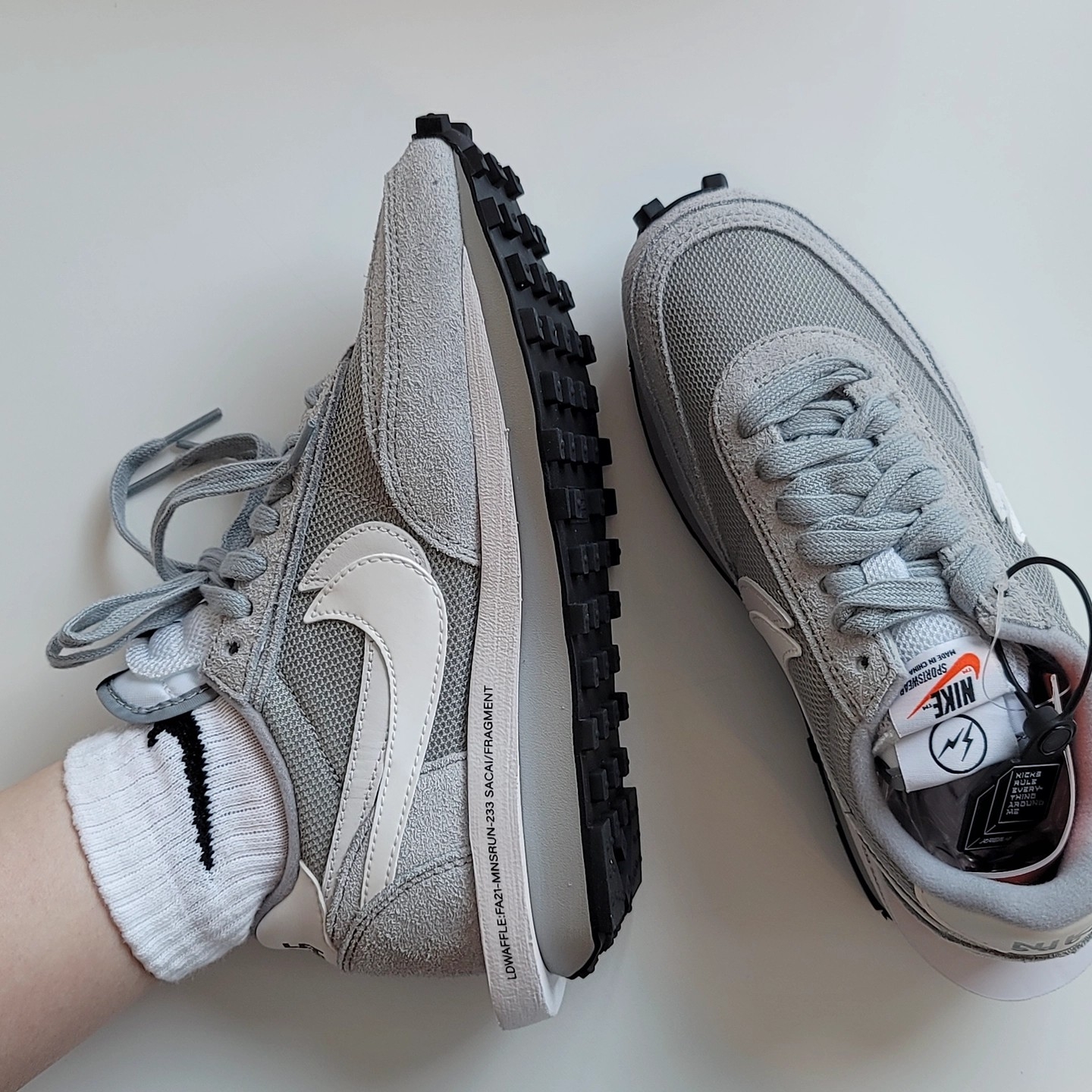 Nike x Sacai x Fragment LDWaffle Light Smoke Grey 착용 스타일 - 1