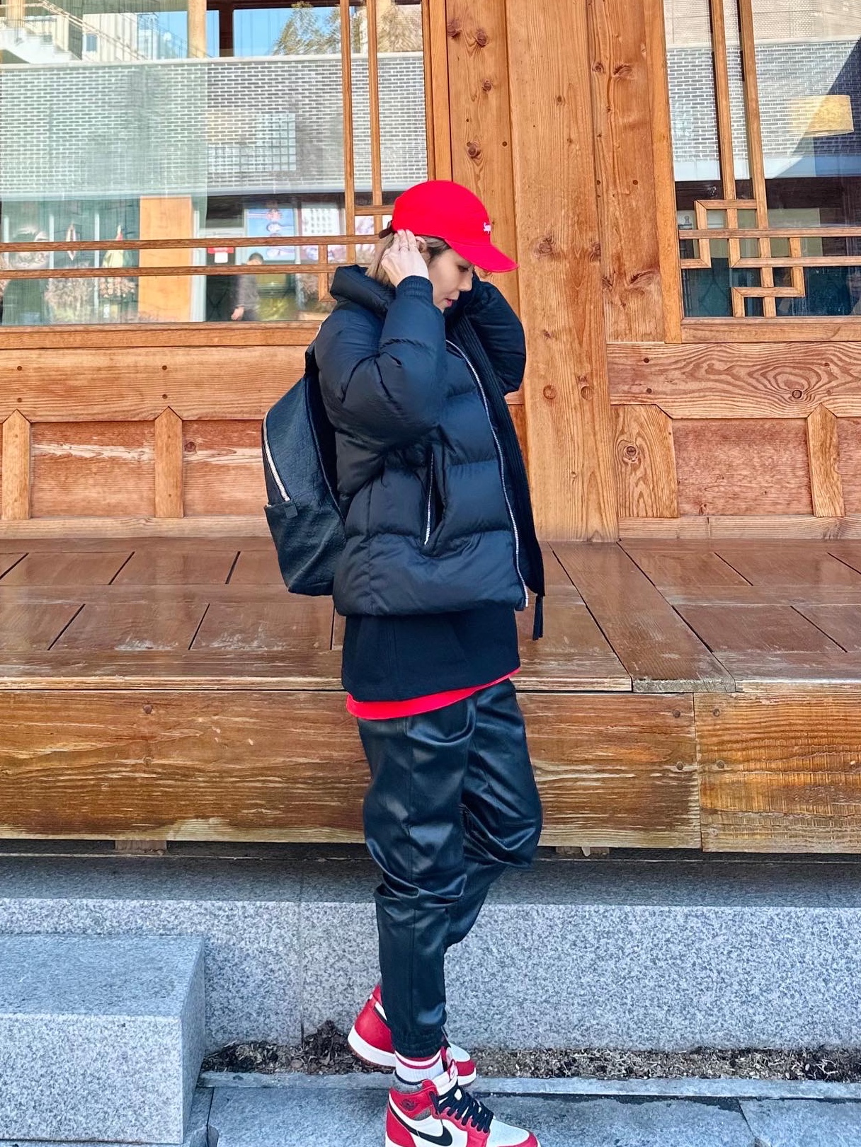 Jordan 1 Retro High OG Chicago 2022, Apple AirPods Max Lightning Silver (Korean Ver.) 착용 스타일 - 3