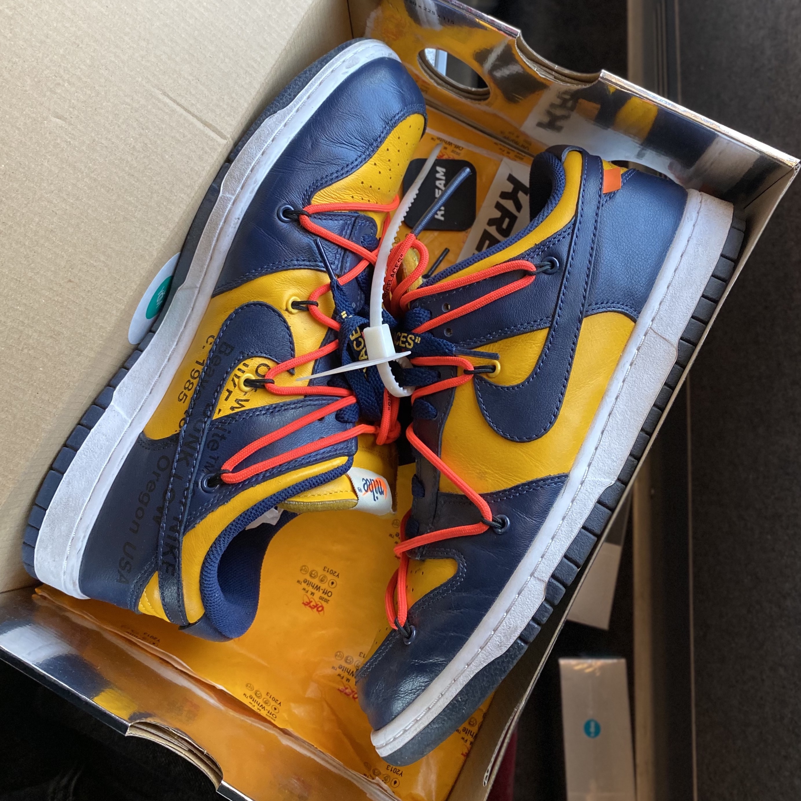 Nike x Off-White Dunk Low University Gold Midnight Navy 착용 스타일