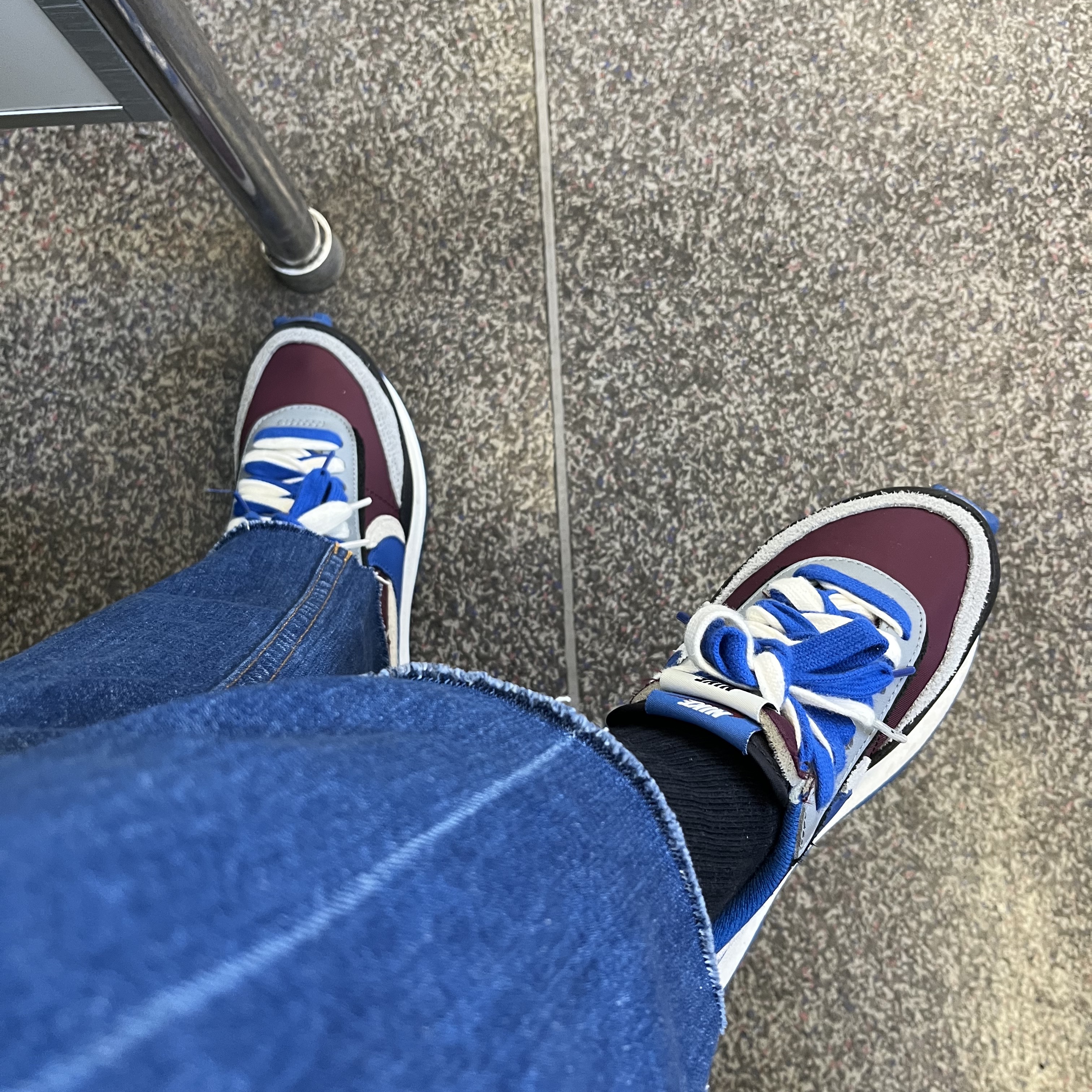 Nike x Sacai x Undercover LDWaffle Night Maroon Team Royal 착용 스타일