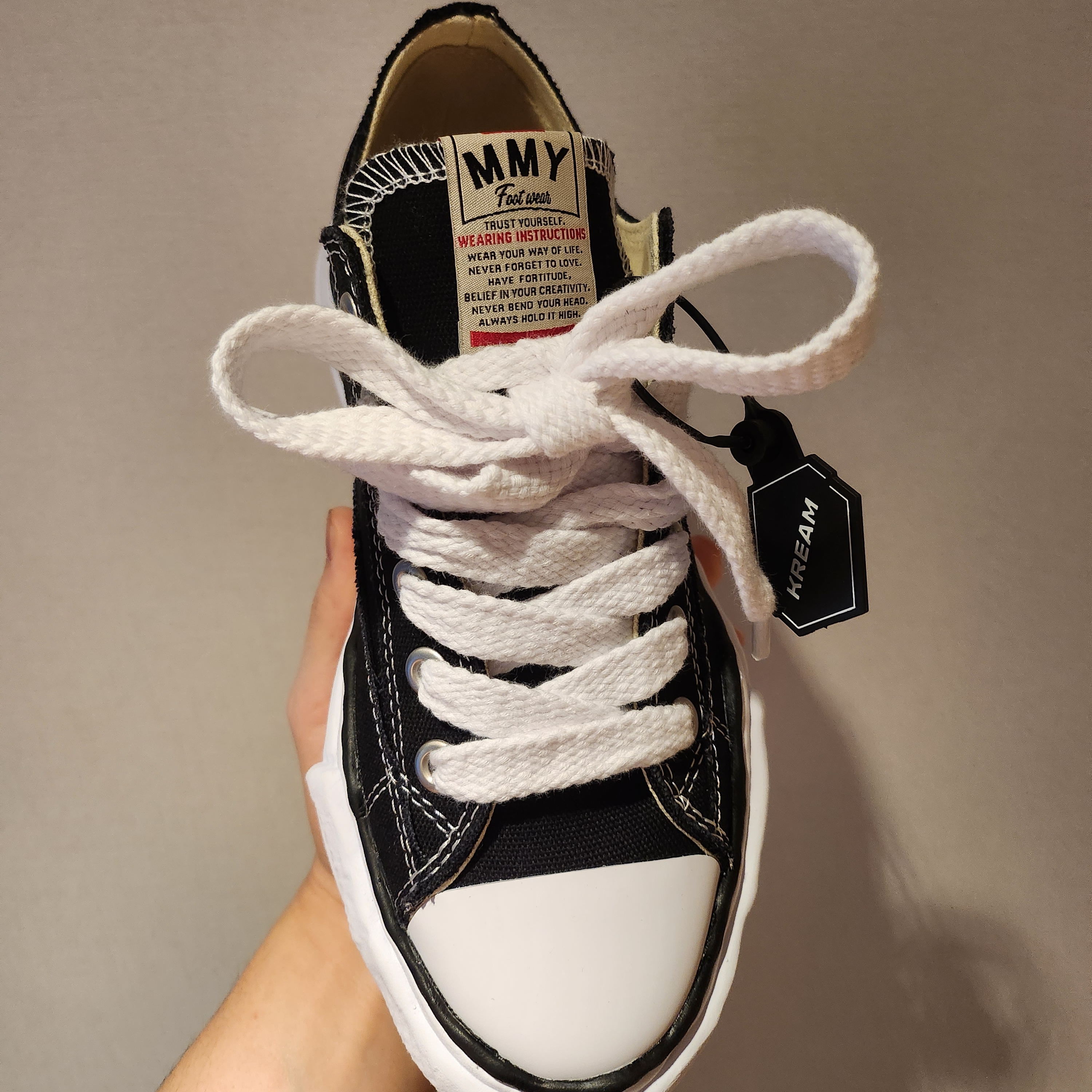 Maison Mihara Yasuhiro Peterson OG Sole Canvas Low Sneakers Black 착용 스타일