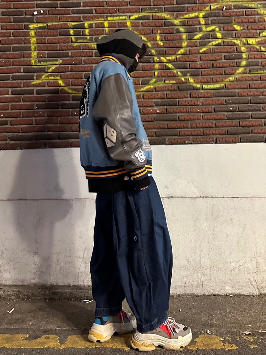Zara x Ader Error Wide Leg Jeans Blue, Balenciaga Triple S Grey Red Blue 2018 Reissue 착용 스타일 - 1