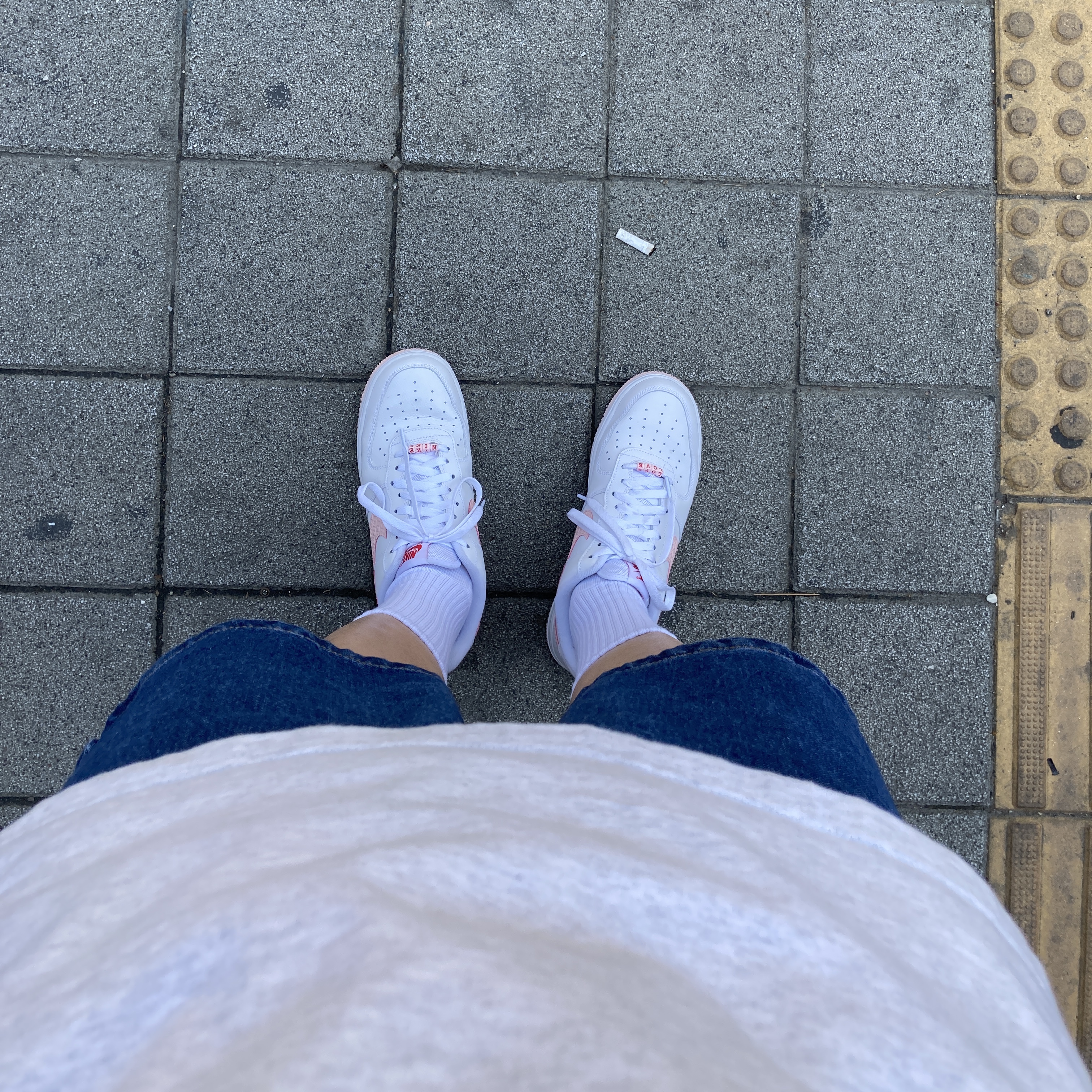 Nike Air Force 1 '07 Valentine's Day 2022 착용 스타일 - 2