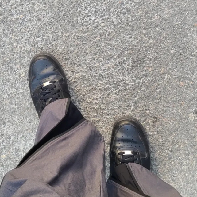 Nike Air Force 1 '07 Low Triple Black 착용 스타일