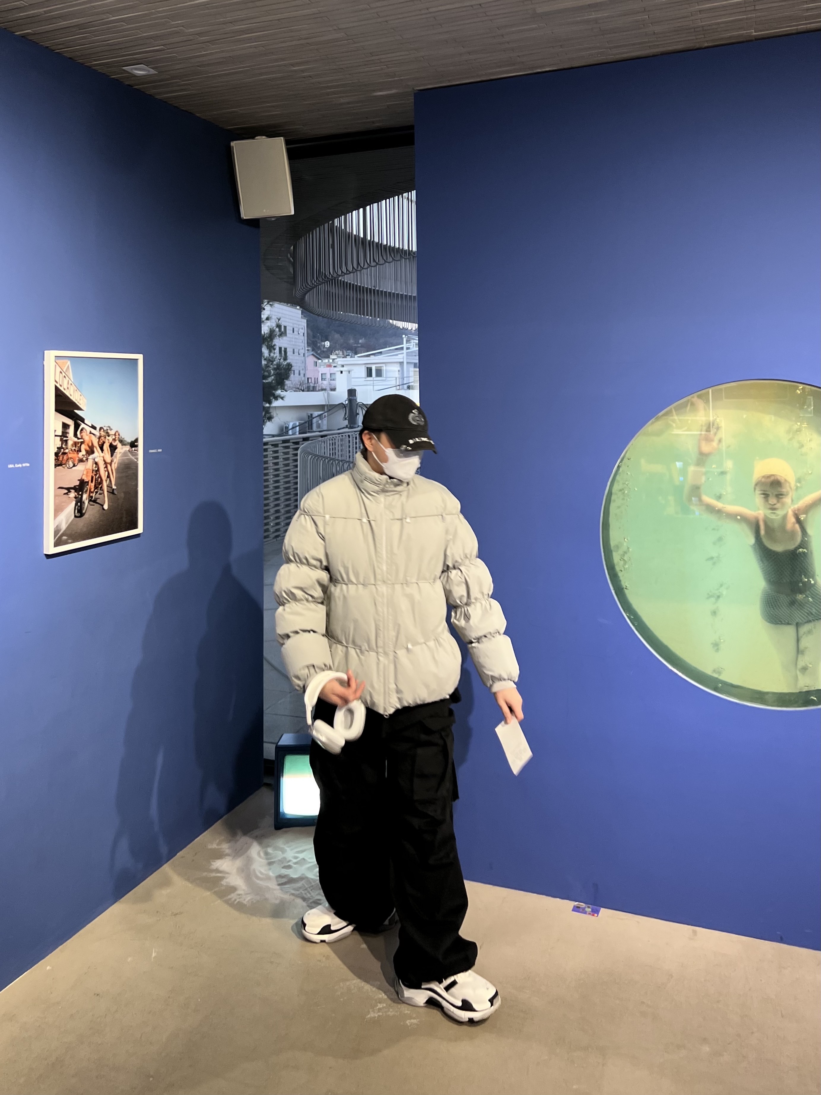 Balenciaga x Adidas Triple S Sneakers White Black, Apple AirPods Max Lightning Silver (Korean Ver.) 착용 스타일 - 5