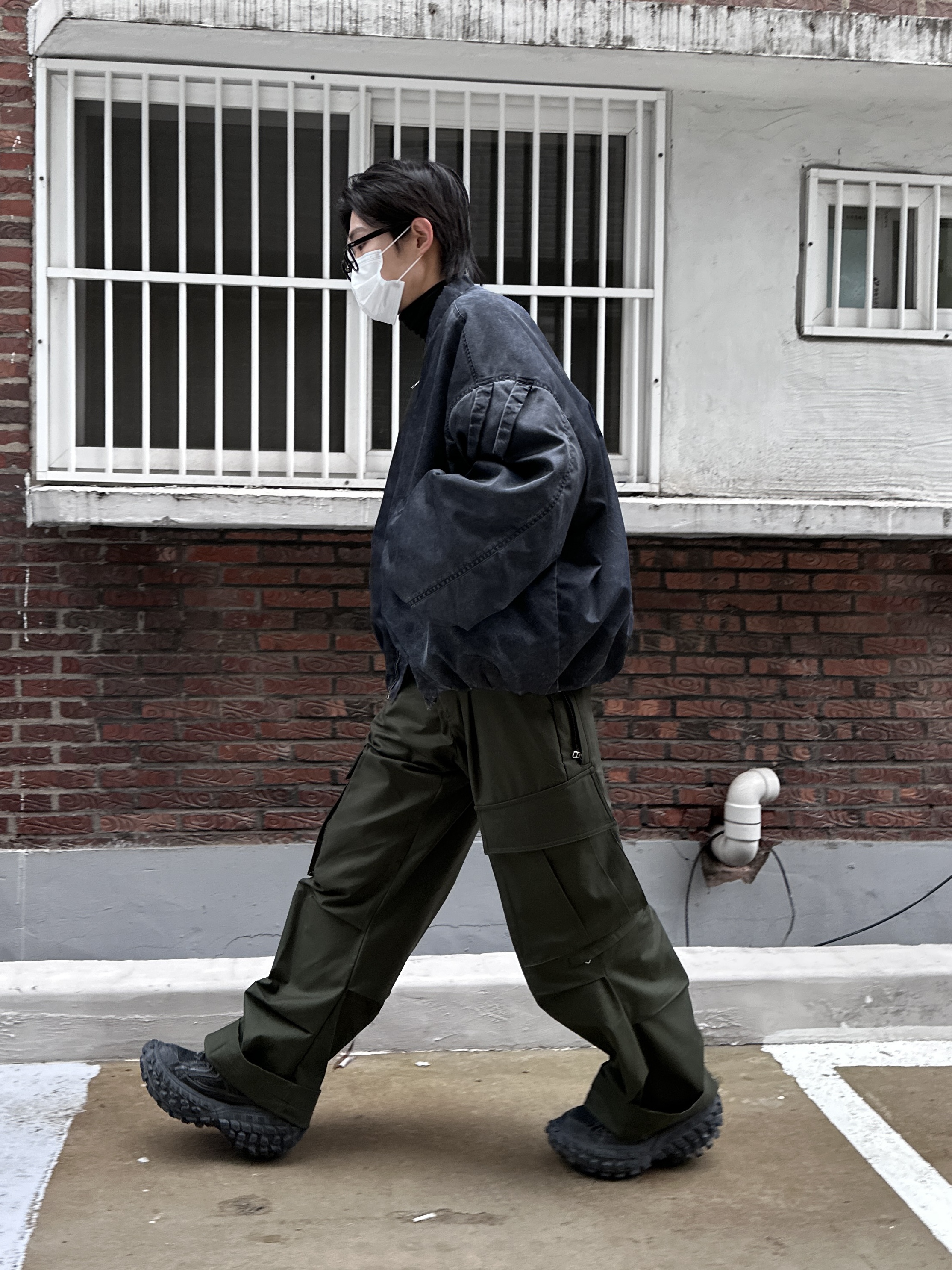 Nonnod x Undermycar Esker Jacket Distressed Midnight, Balenciaga Defender Sneakers Black 착용 스타일 - 2
